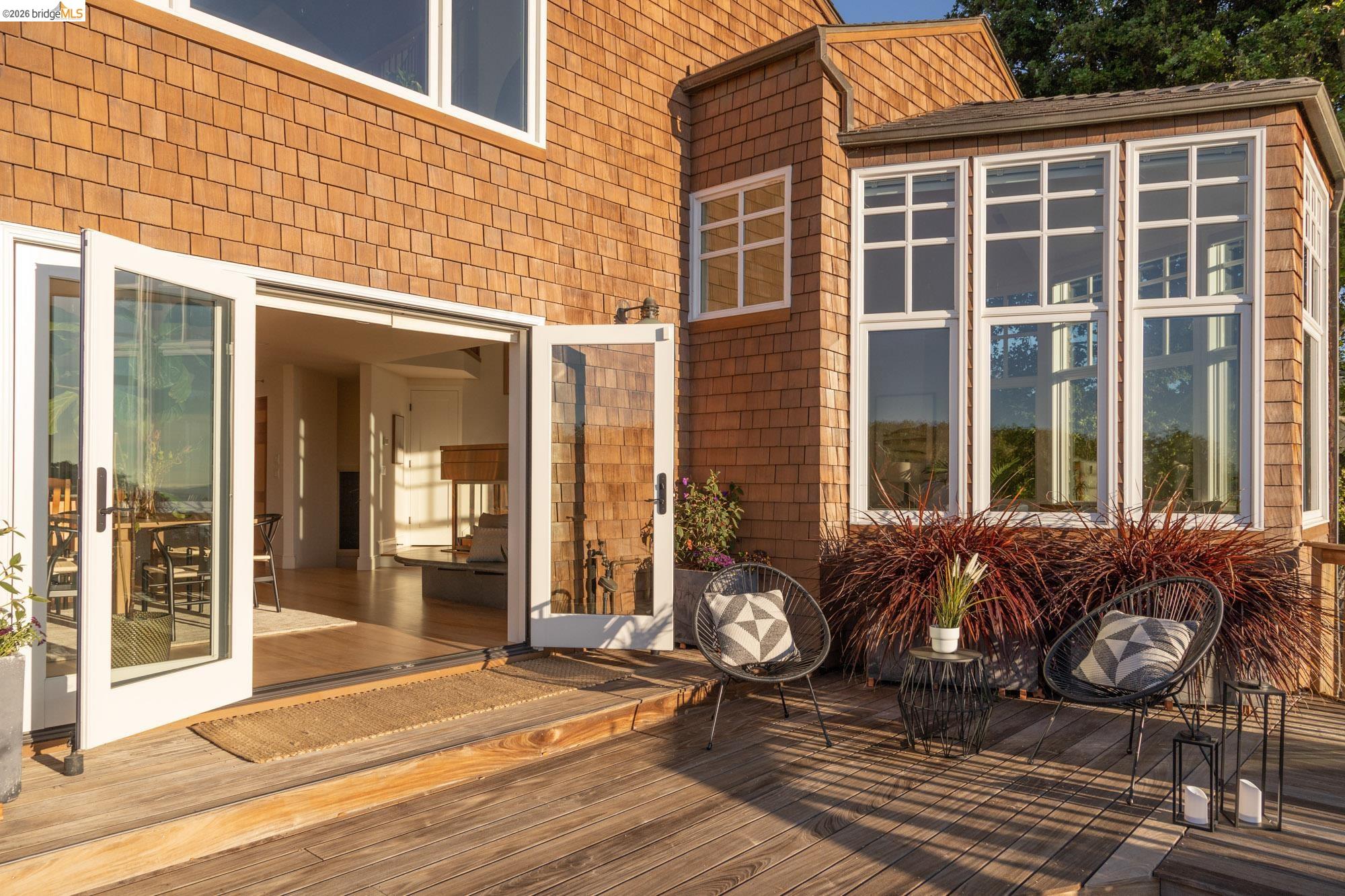 Detail Gallery Image 14 of 60 For 2893 Buena Vista Way, Berkeley,  CA 94708 - 4 Beds | 3/2 Baths