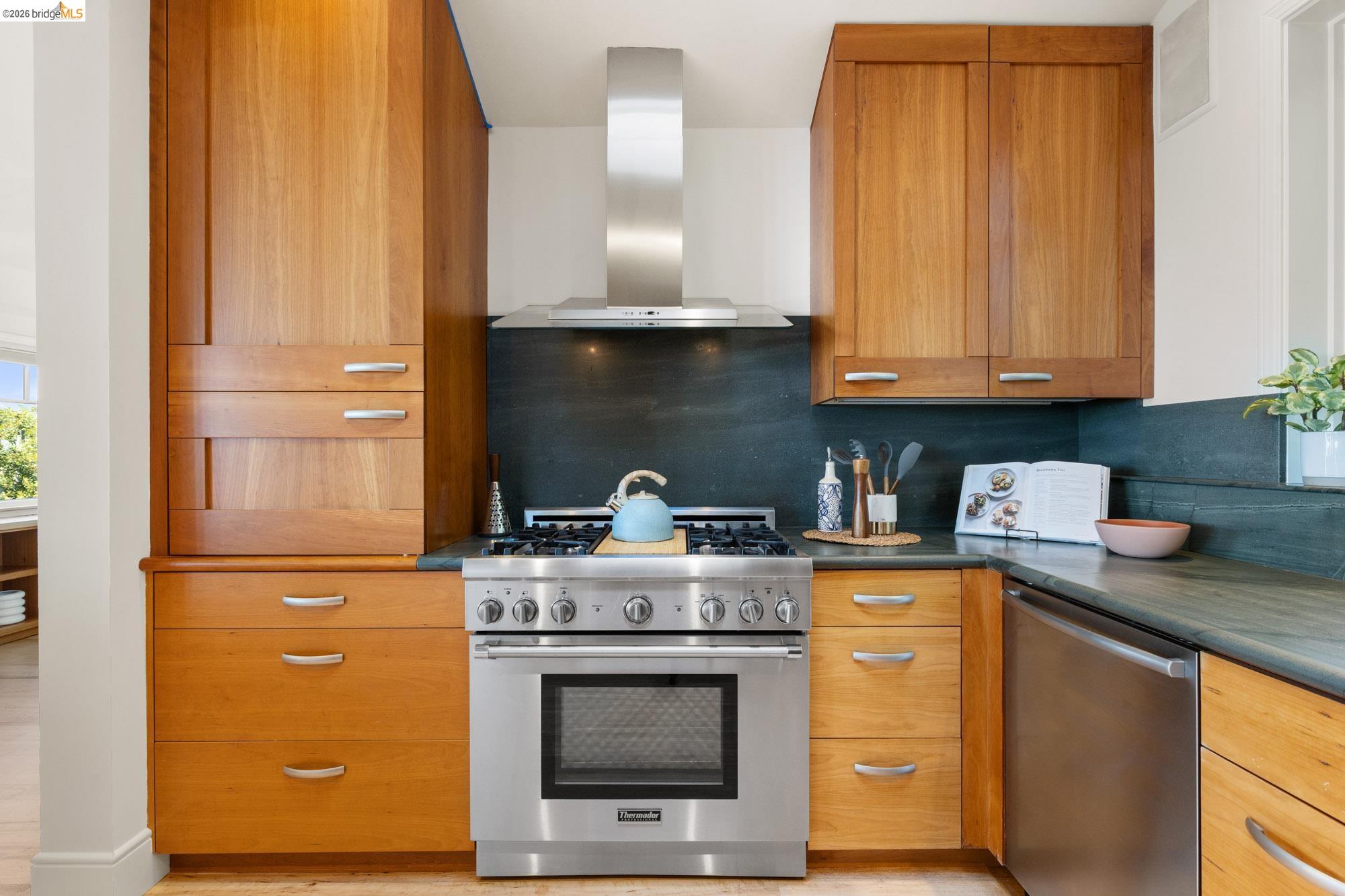 Detail Gallery Image 18 of 60 For 2893 Buena Vista Way, Berkeley,  CA 94708 - 4 Beds | 3/2 Baths