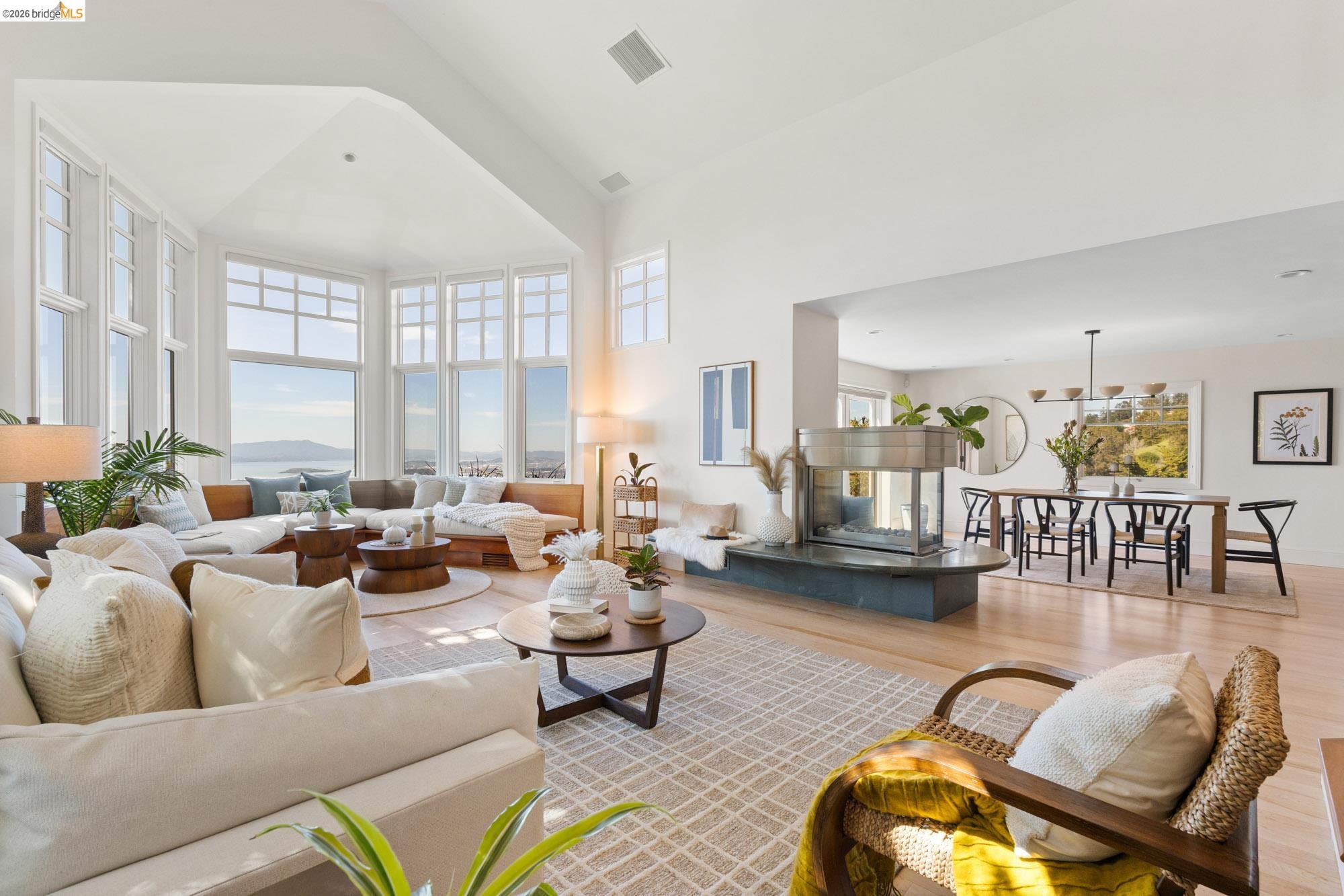 Detail Gallery Image 4 of 60 For 2893 Buena Vista Way, Berkeley,  CA 94708 - 4 Beds | 3/2 Baths