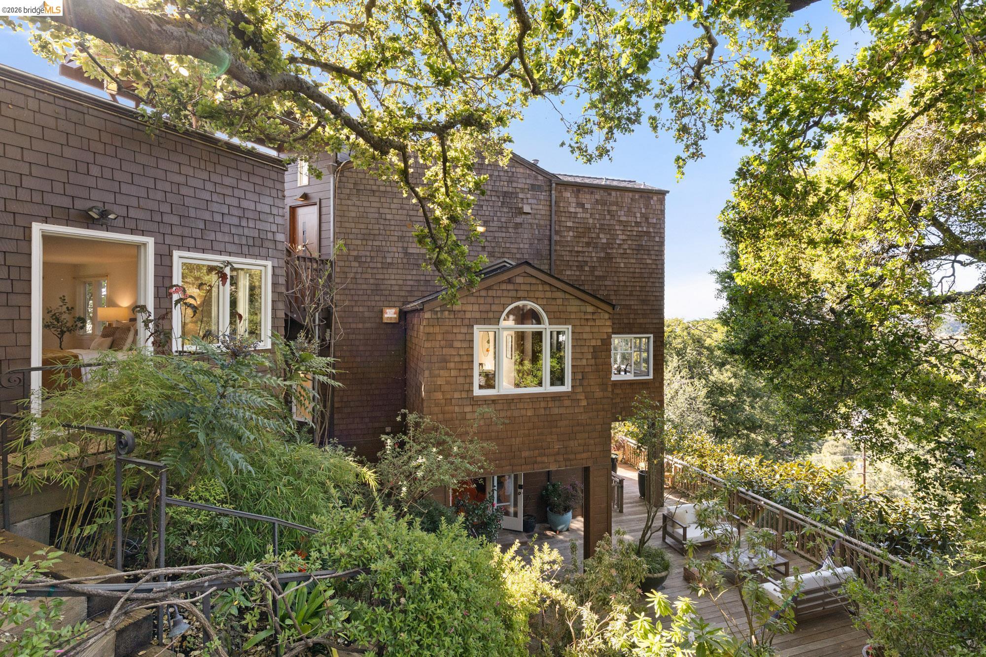 Detail Gallery Image 44 of 60 For 2893 Buena Vista Way, Berkeley,  CA 94708 - 4 Beds | 3/2 Baths