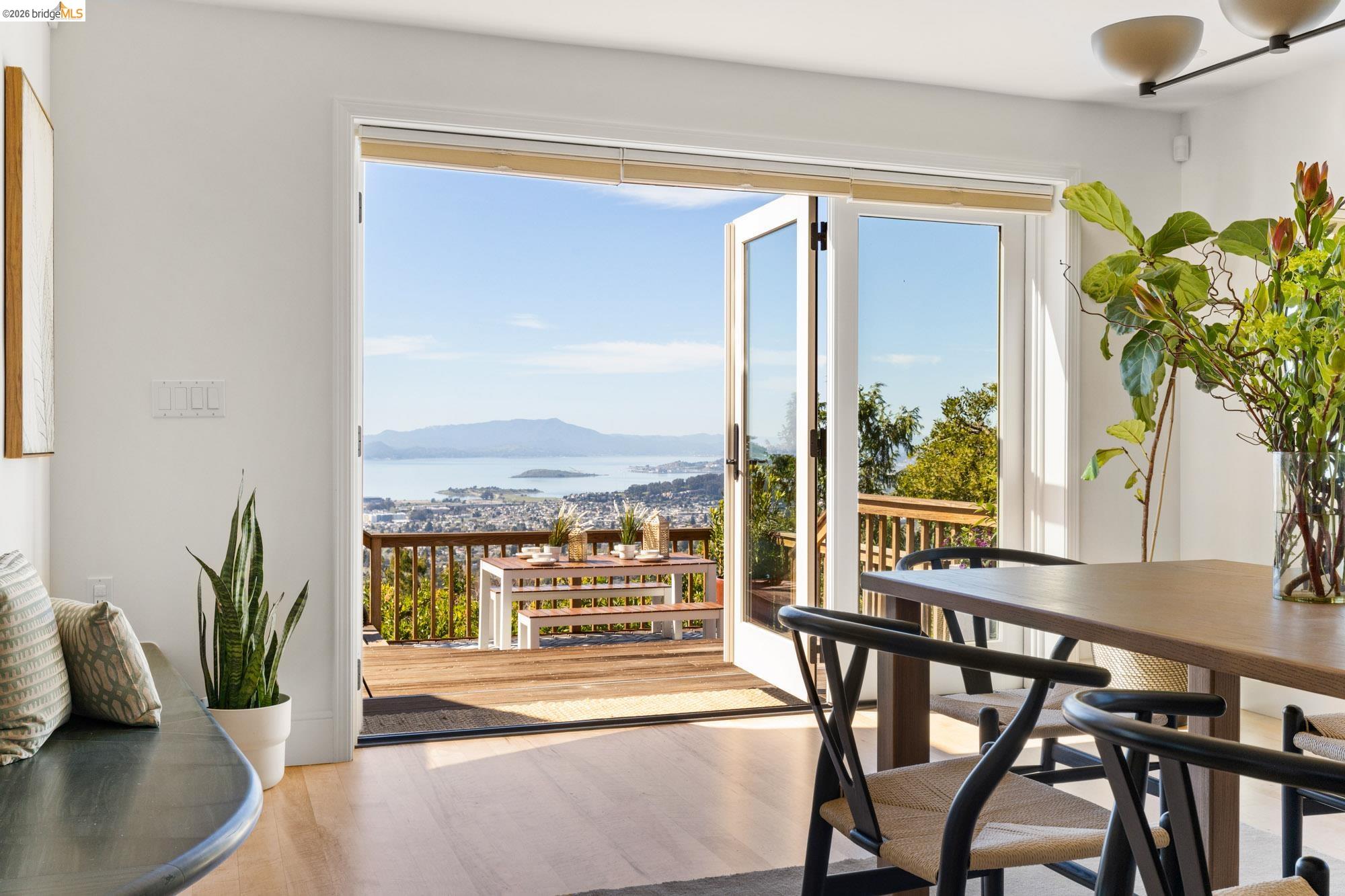 Detail Gallery Image 6 of 60 For 2893 Buena Vista Way, Berkeley,  CA 94708 - 4 Beds | 3/2 Baths