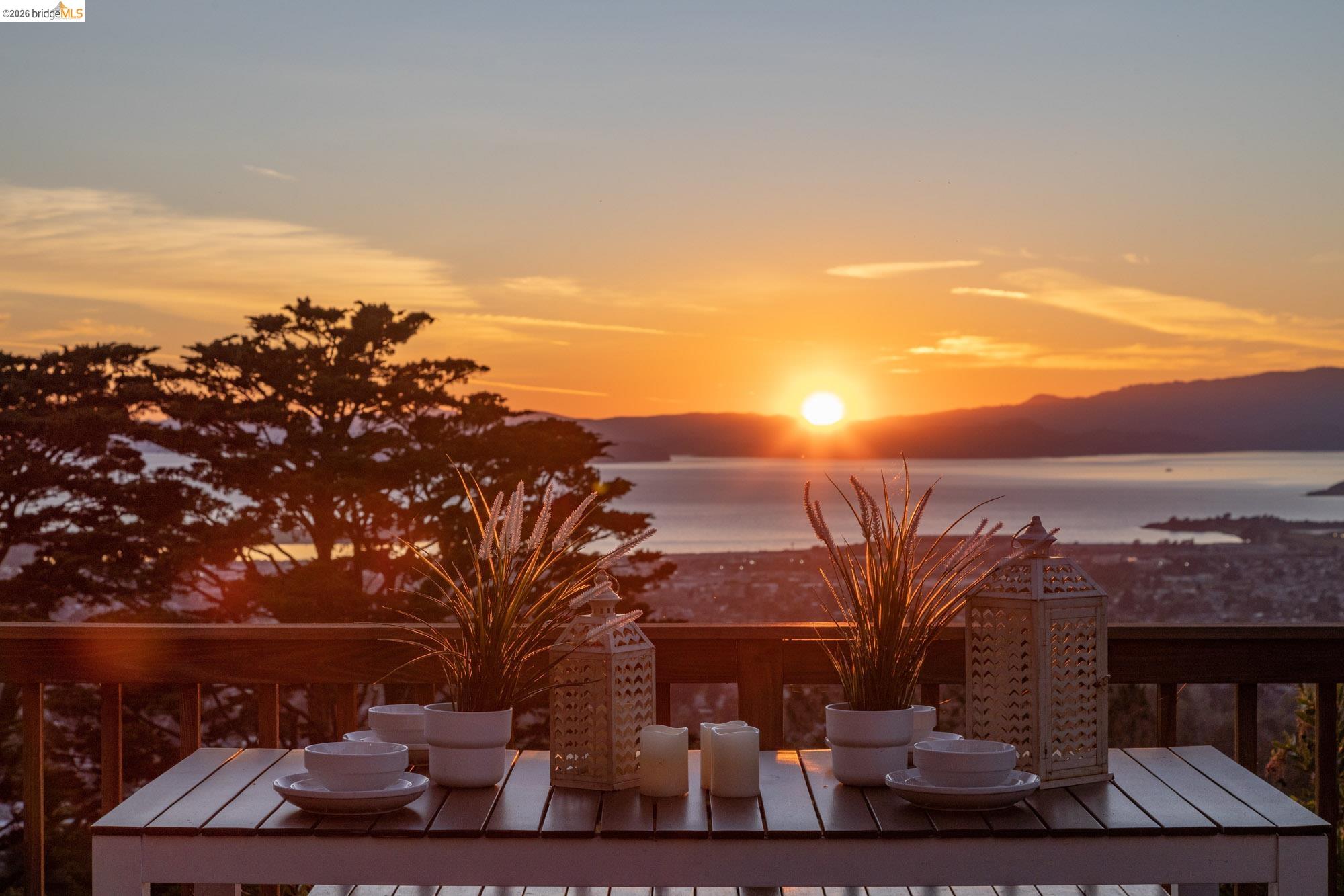 Detail Gallery Image 54 of 60 For 2893 Buena Vista Way, Berkeley,  CA 94708 - 4 Beds | 3/2 Baths