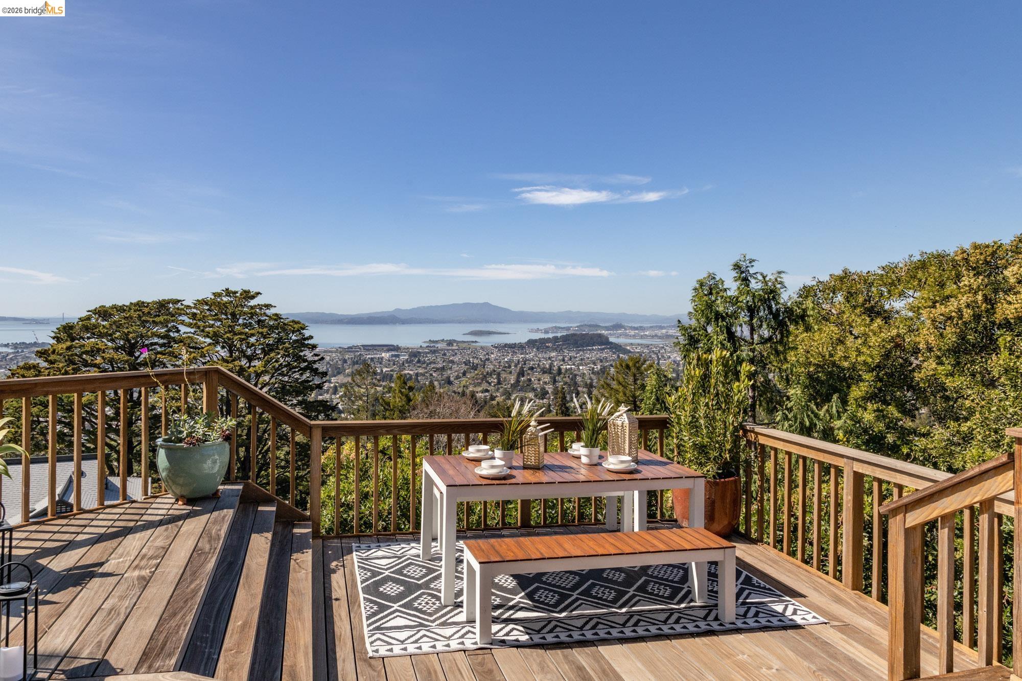 Detail Gallery Image 8 of 60 For 2893 Buena Vista Way, Berkeley,  CA 94708 - 4 Beds | 3/2 Baths