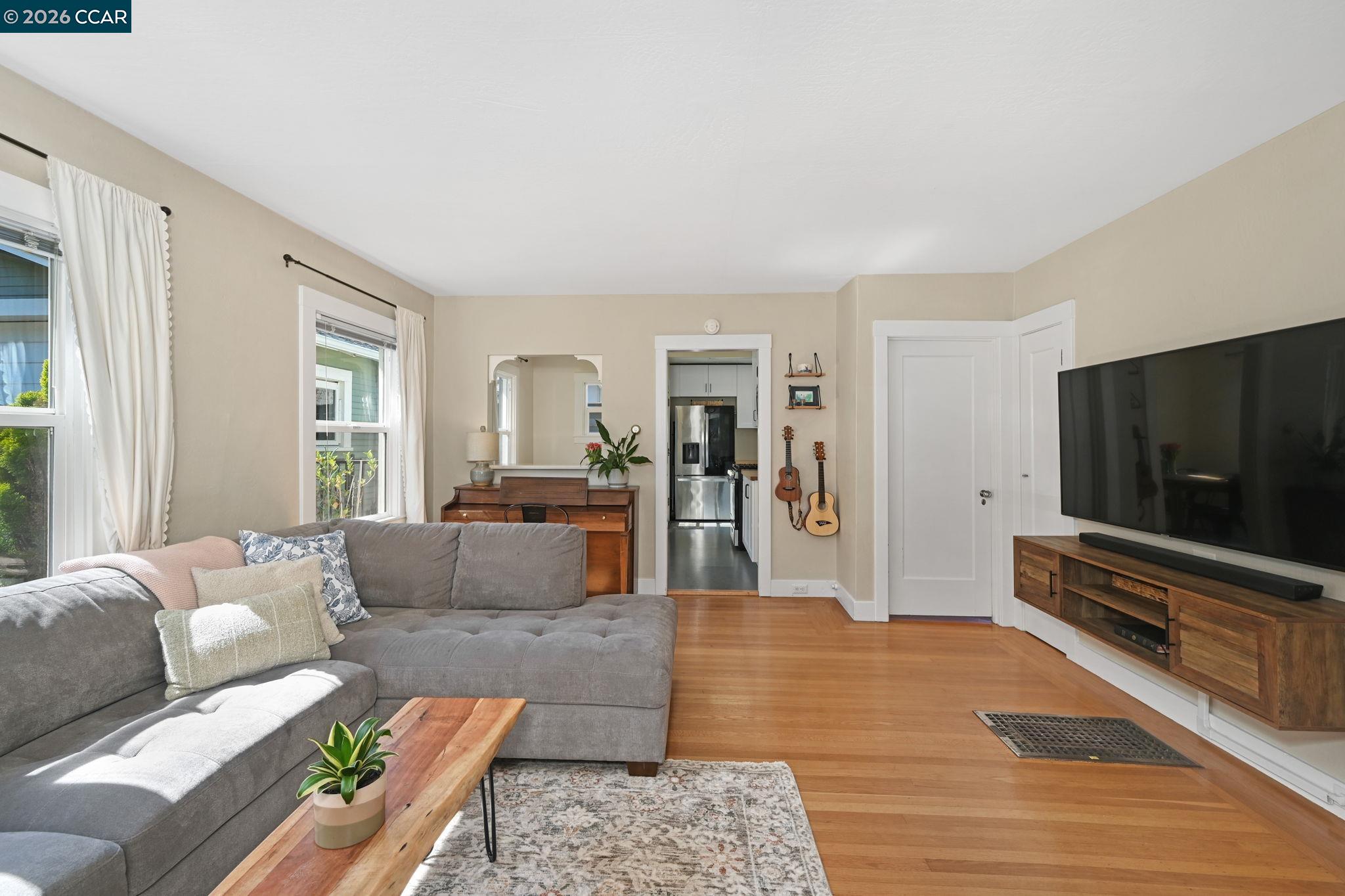 Detail Gallery Image 3 of 35 For 26 Cooke St, Crockett,  CA 94525 - 2 Beds | 1 Baths