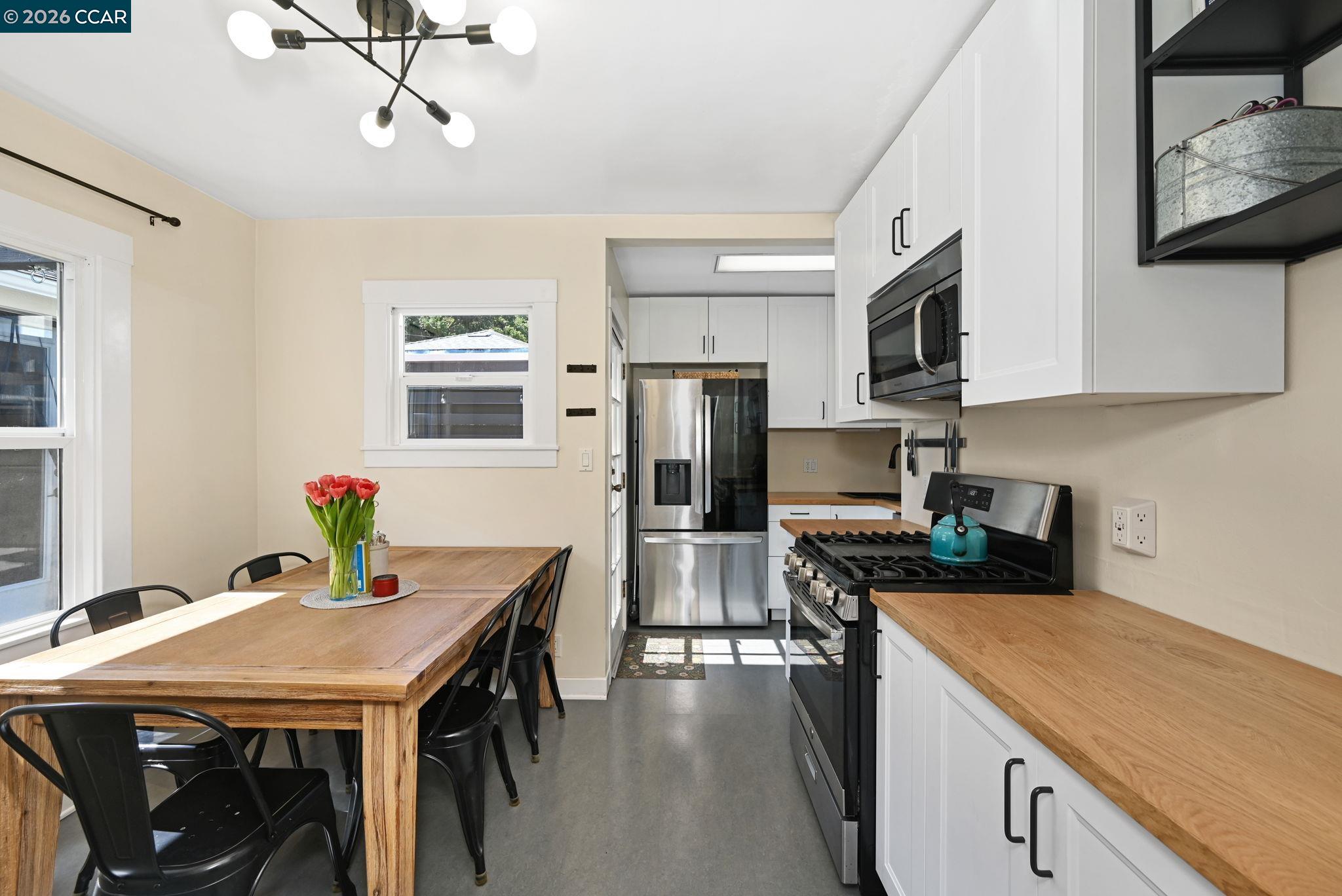 Detail Gallery Image 8 of 35 For 26 Cooke St, Crockett,  CA 94525 - 2 Beds | 1 Baths