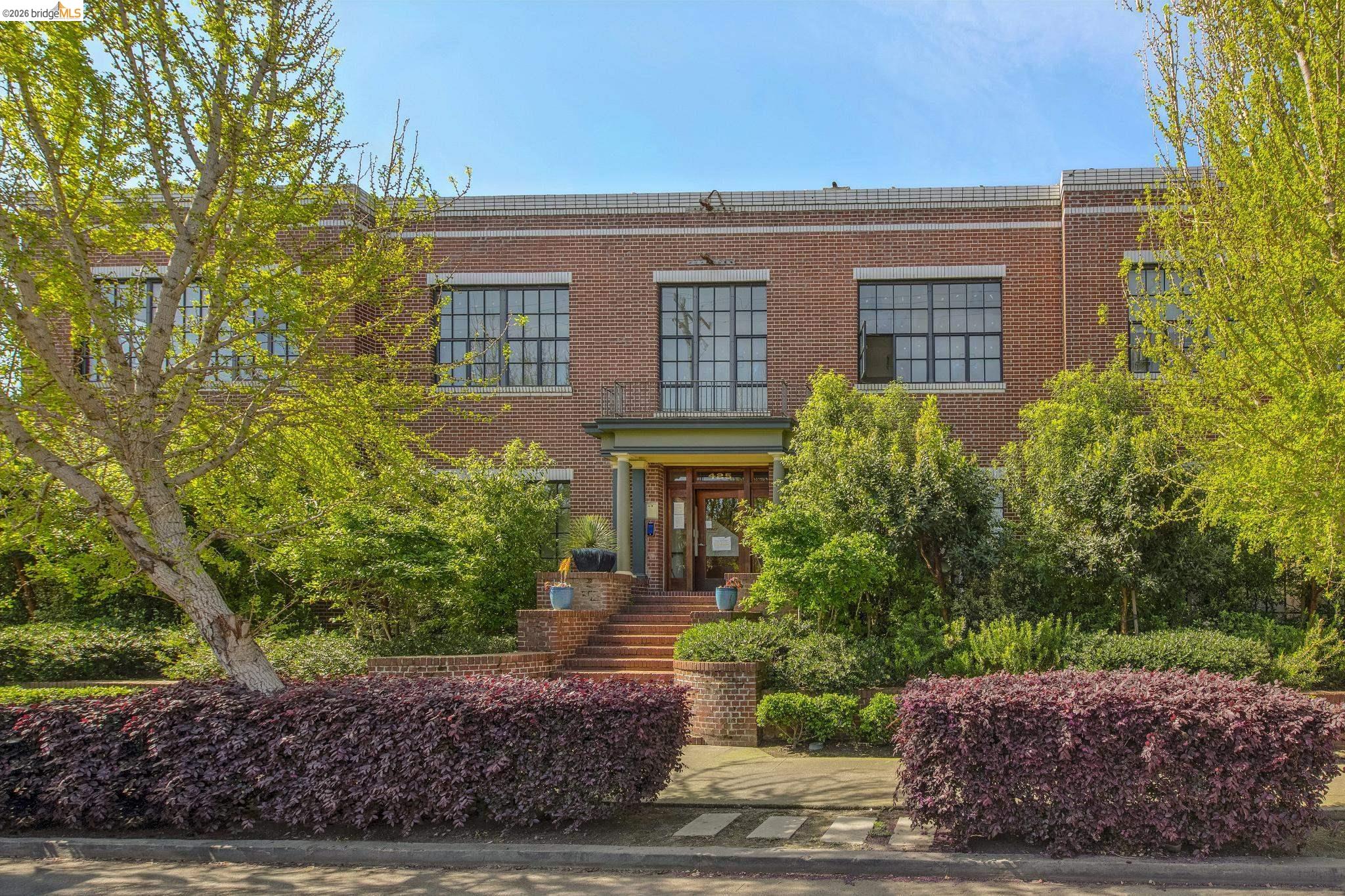 Detail Gallery Image 2 of 40 For 425 E 11th St #17,  Oakland,  CA 94606 - 1 Beds | 1 Baths