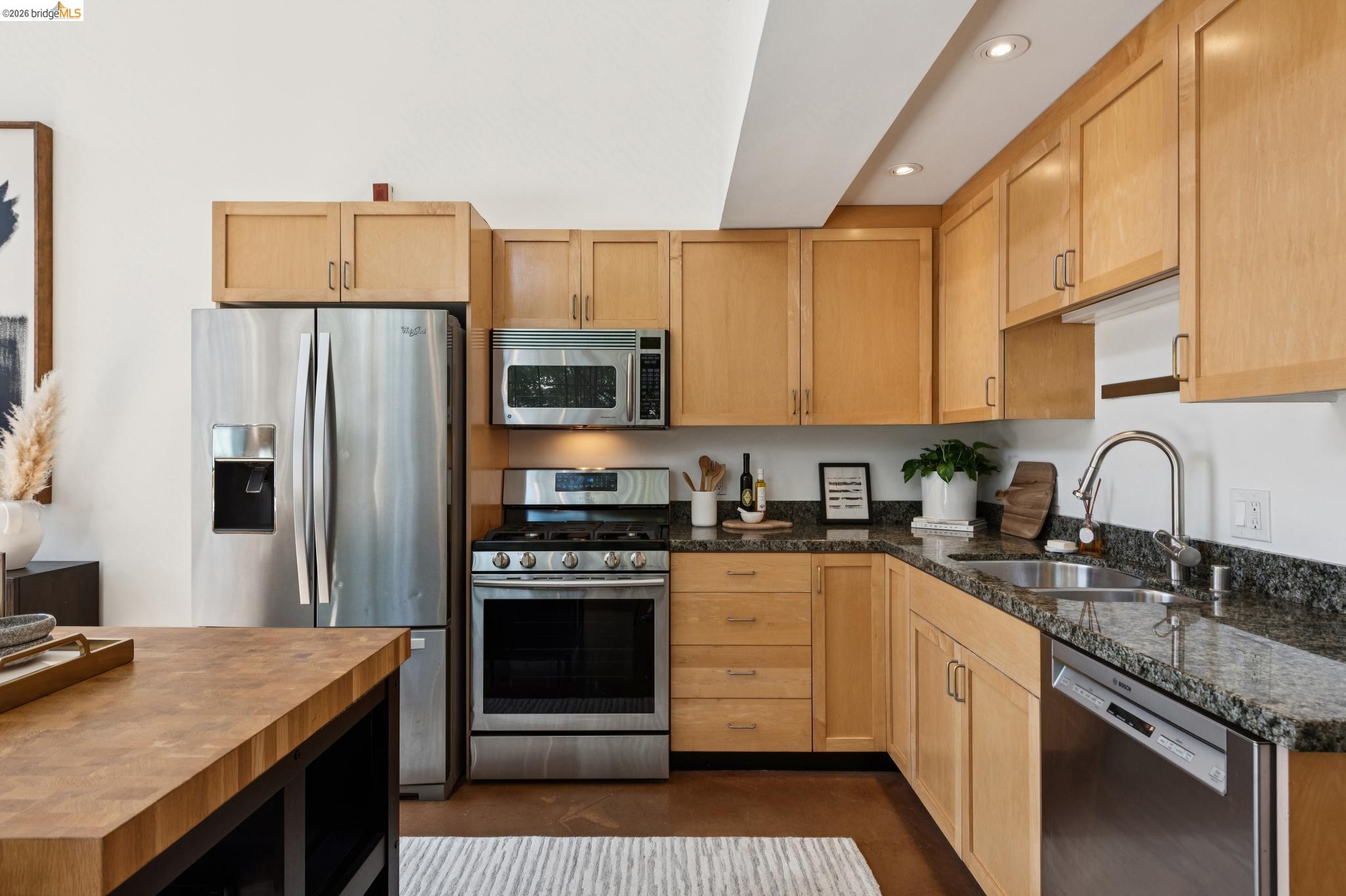 Detail Gallery Image 17 of 40 For 425 E 11th St #17,  Oakland,  CA 94606 - 1 Beds | 1 Baths