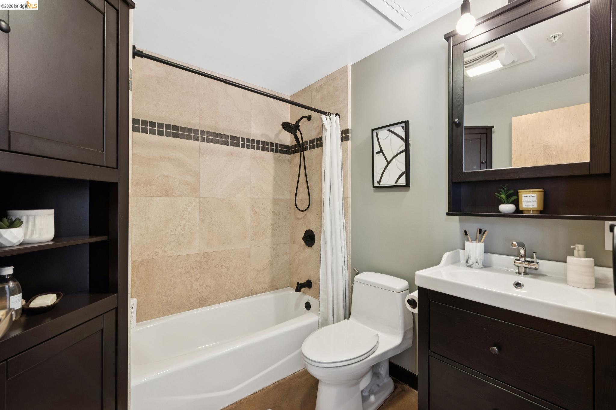 Detail Gallery Image 24 of 40 For 425 E 11th St #17,  Oakland,  CA 94606 - 1 Beds | 1 Baths