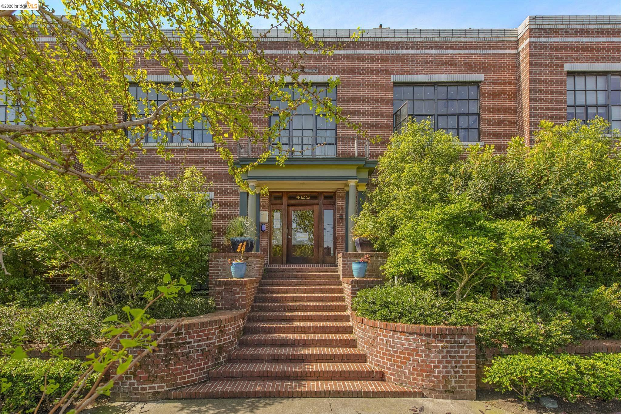 Detail Gallery Image 4 of 40 For 425 E 11th St #17,  Oakland,  CA 94606 - 1 Beds | 1 Baths