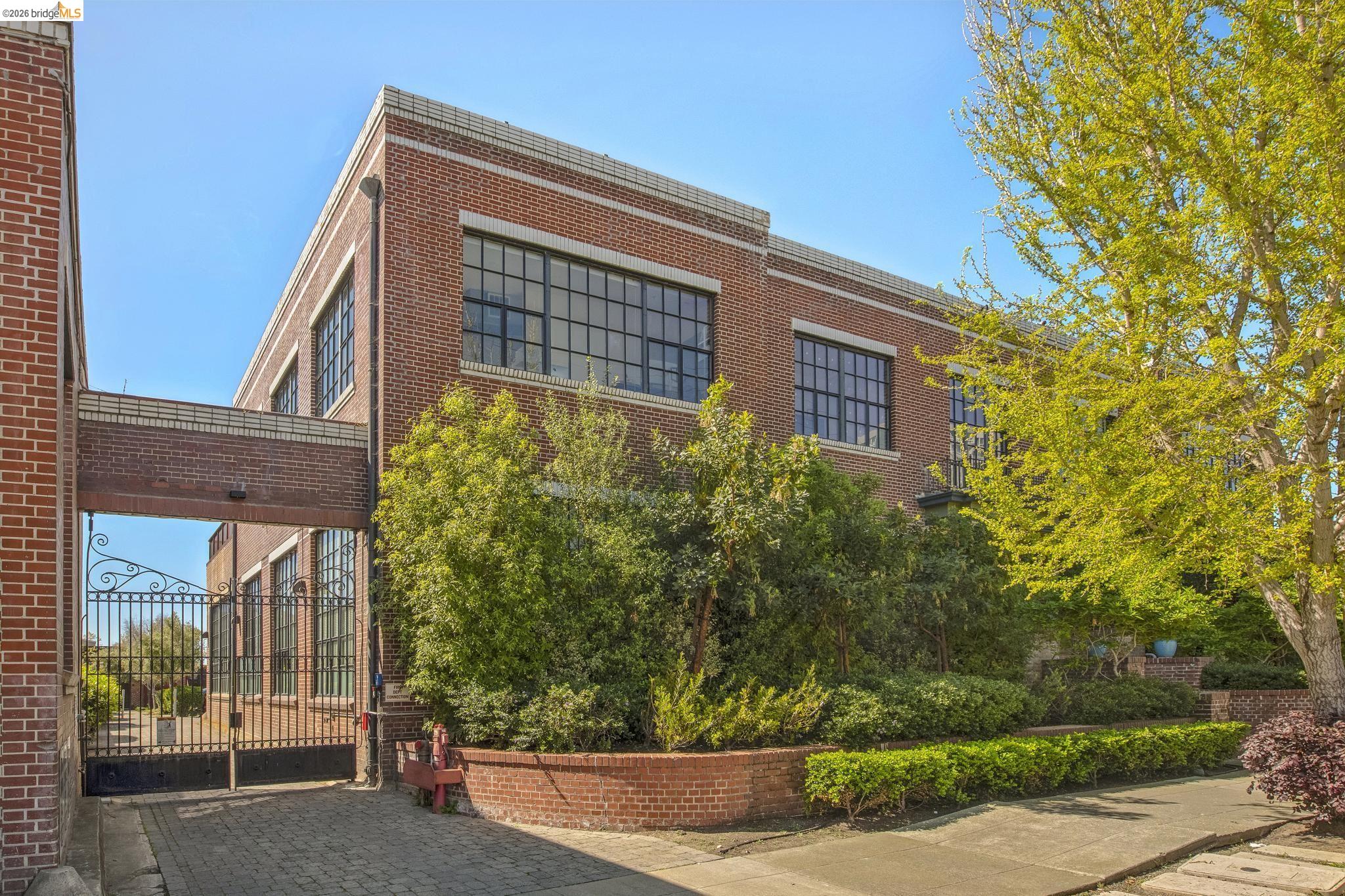 Detail Gallery Image 4 of 40 For 425 E 11th St #17,  Oakland,  CA 94606 - 1 Beds | 1 Baths