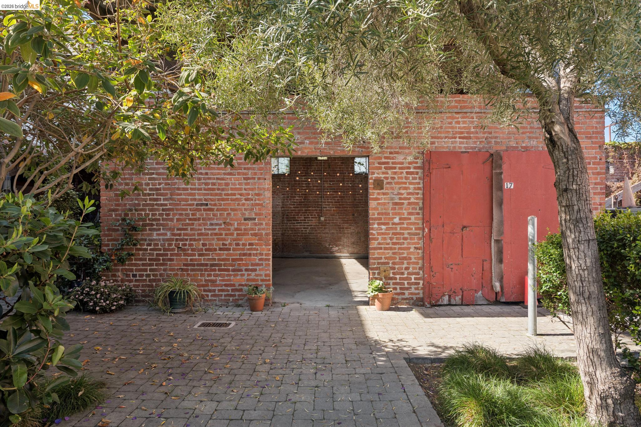 Detail Gallery Image 33 of 40 For 425 E 11th St #17,  Oakland,  CA 94606 - 1 Beds | 1 Baths