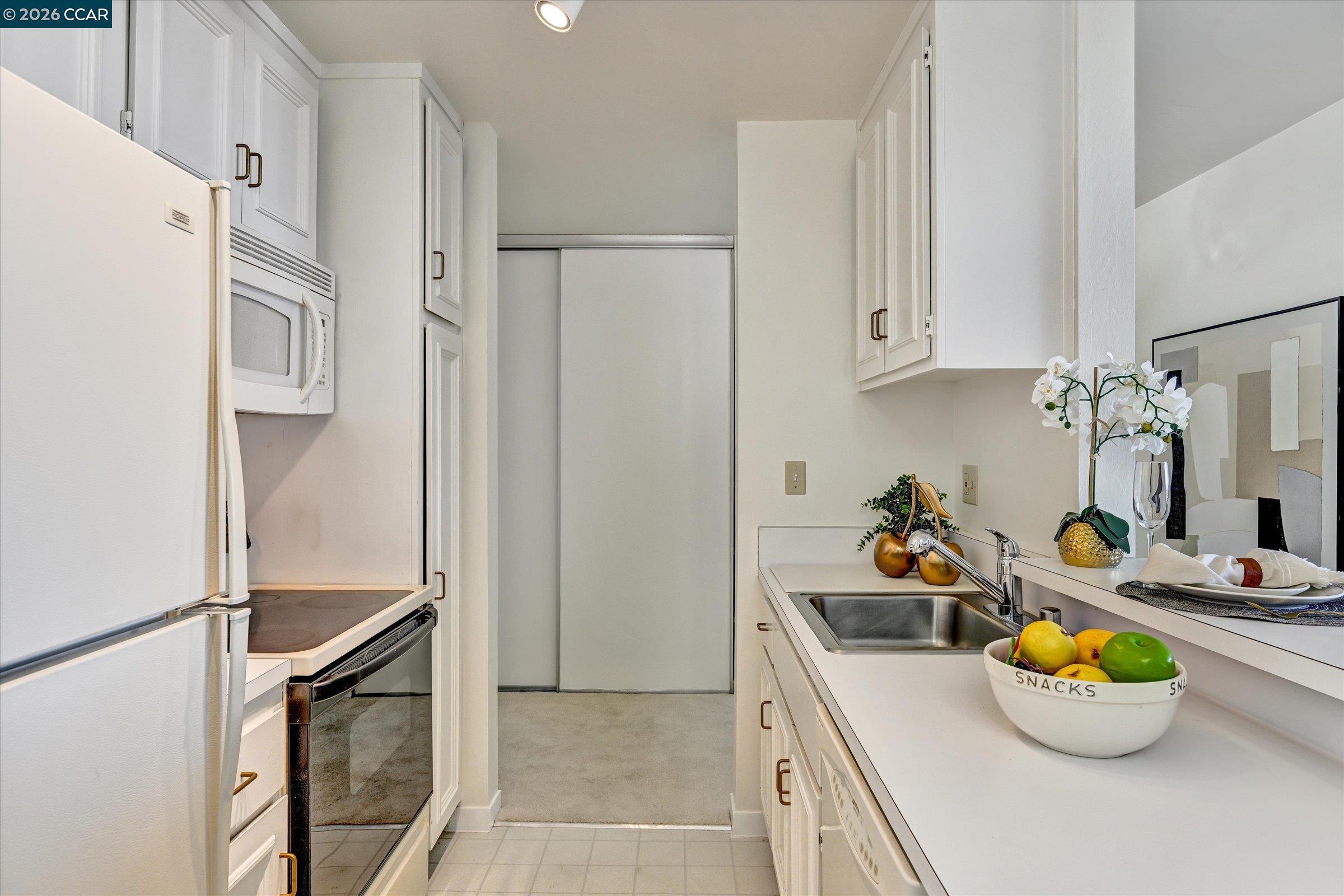 5340 Broadway Terrace # 203, Oakland CA 94618 — photo 14