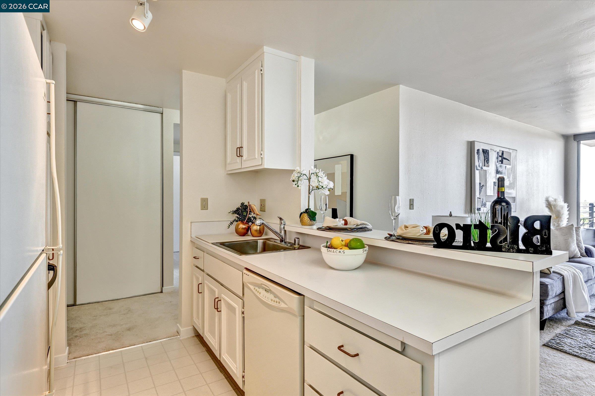 5340 Broadway Terrace # 203, Oakland CA 94618 — photo 19