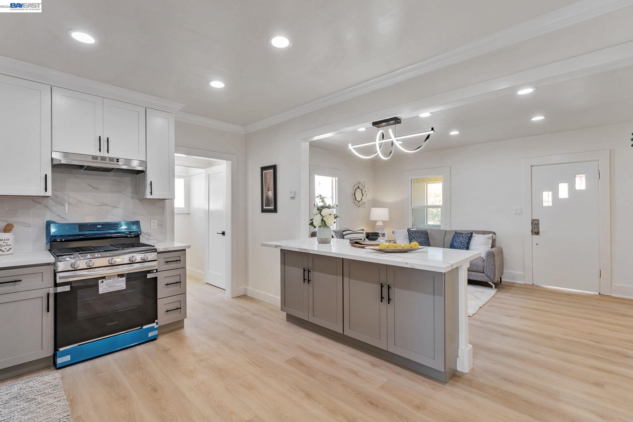 Detail Gallery Image 11 of 35 For 2720 Short St, Oakland,  CA 94619 - 2 Beds | 1 Baths