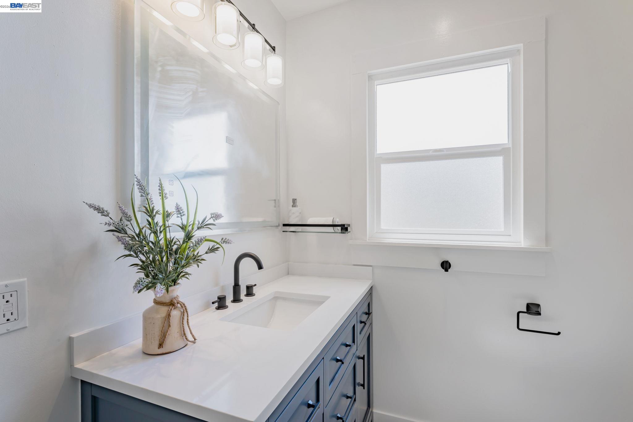 Detail Gallery Image 21 of 35 For 2720 Short St, Oakland,  CA 94619 - 2 Beds | 1 Baths