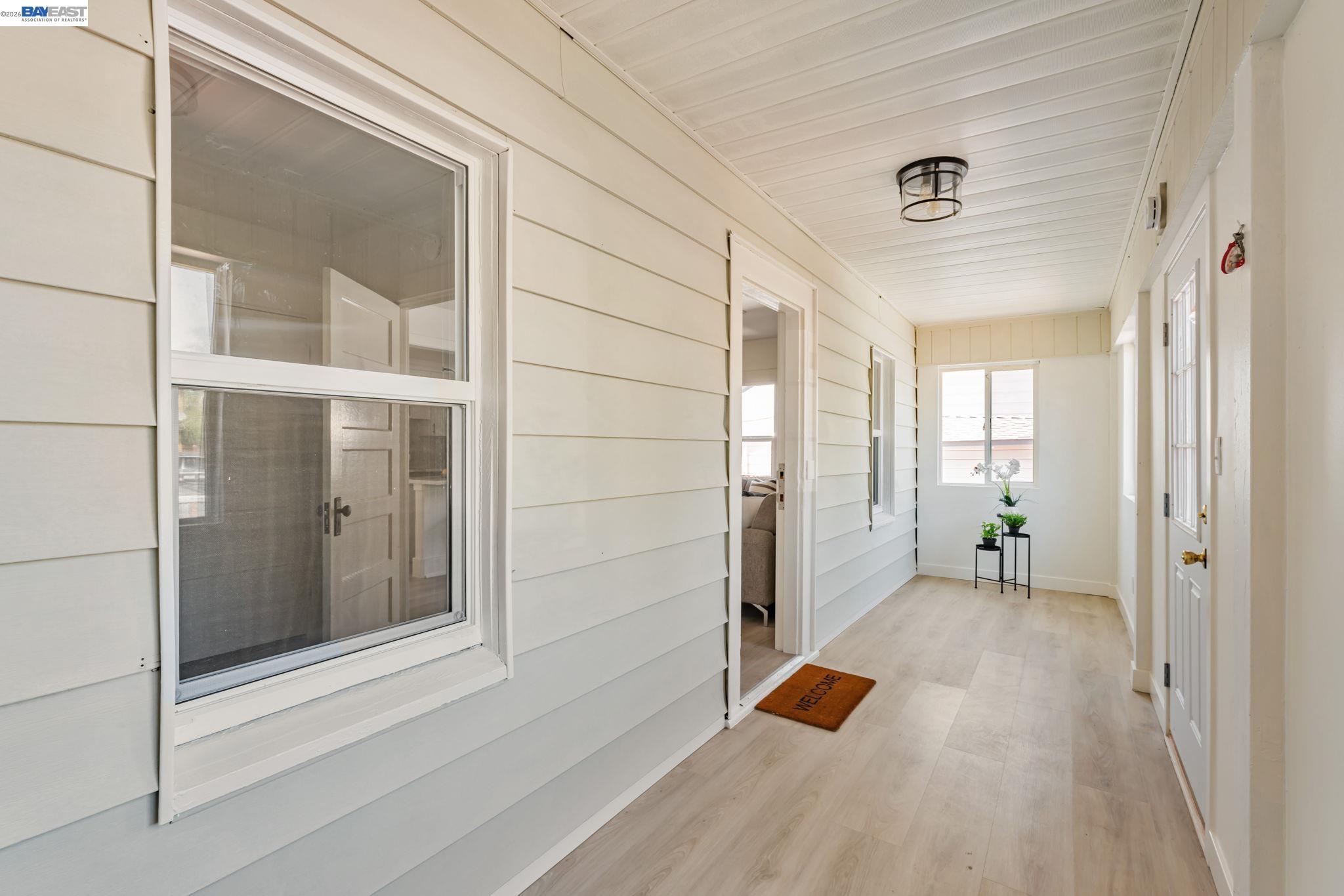 Detail Gallery Image 4 of 35 For 2720 Short St, Oakland,  CA 94619 - 2 Beds | 1 Baths