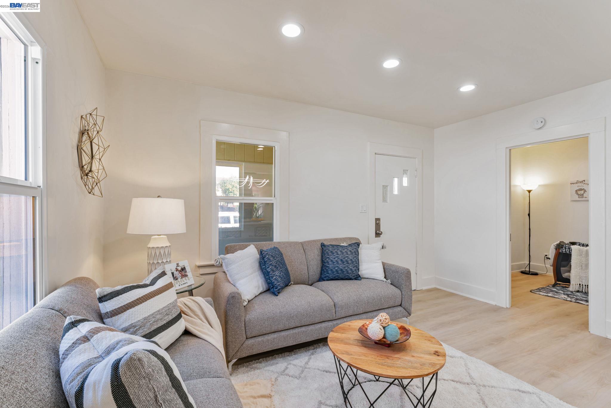 Detail Gallery Image 6 of 35 For 2720 Short St, Oakland,  CA 94619 - 2 Beds | 1 Baths