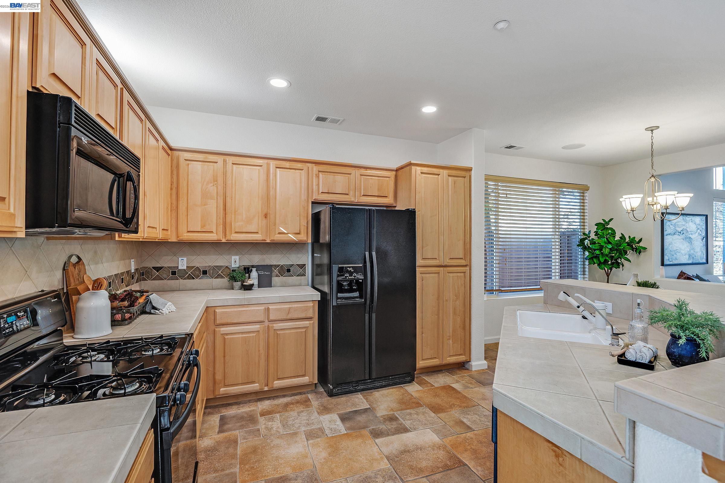 Detail Gallery Image 8 of 53 For 2492 Marshall Drive, Brentwood,  CA 94513 - 3 Beds | 2/1 Baths