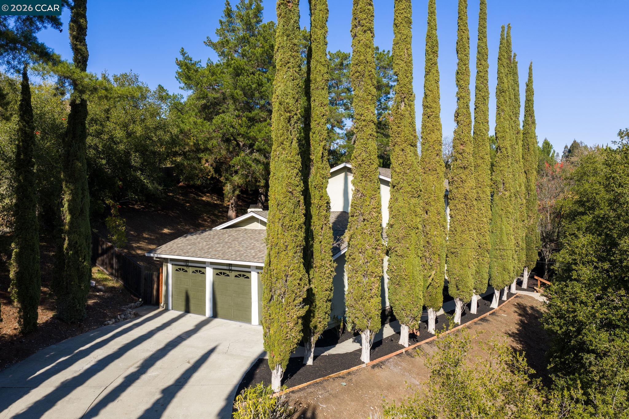 Detail Gallery Image 5 of 60 For 320 Miranda Ln, Alamo,  CA 94507 - 5 Beds | 3 Baths