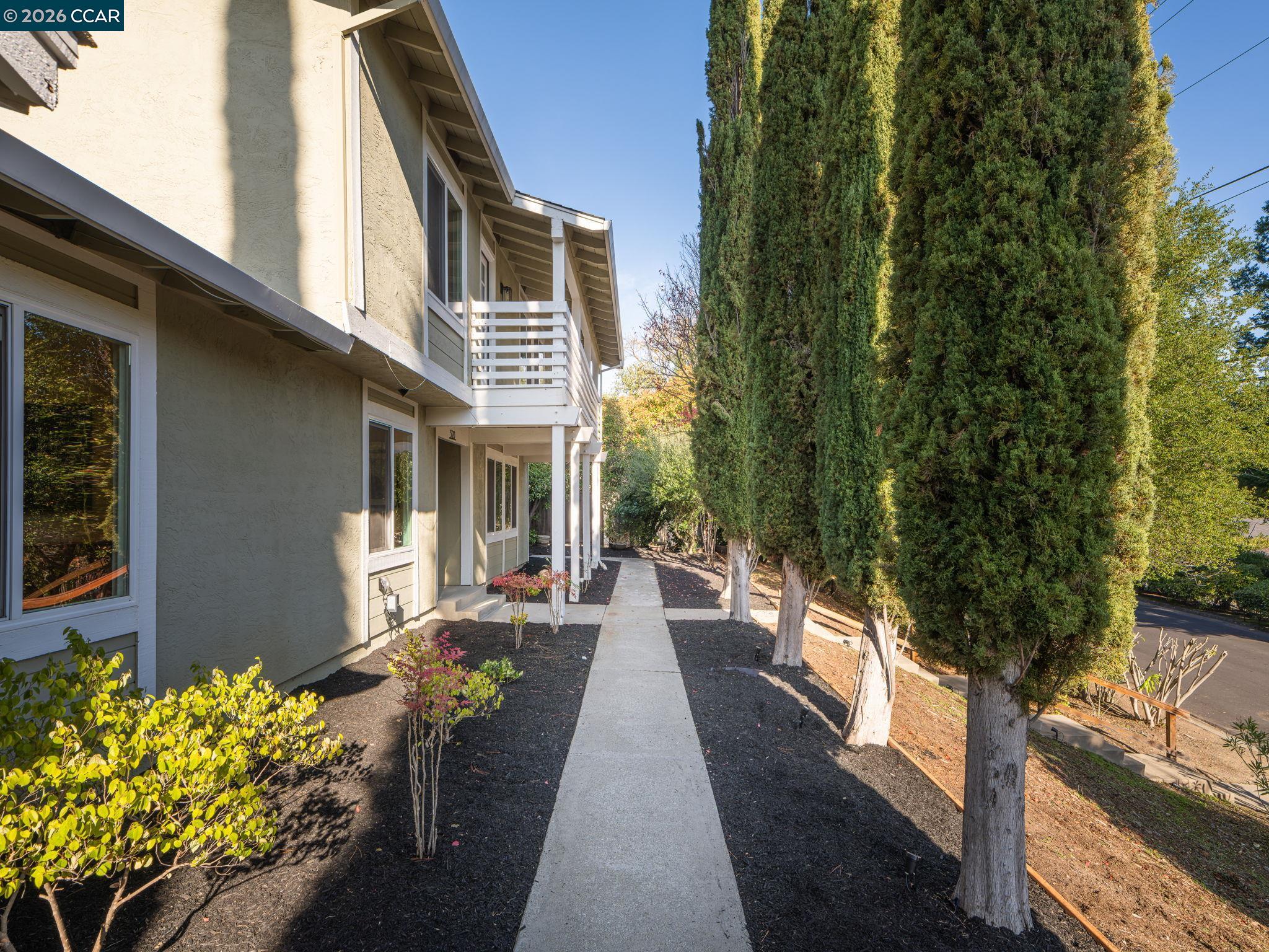 Detail Gallery Image 8 of 60 For 320 Miranda Ln, Alamo,  CA 94507 - 5 Beds | 3 Baths