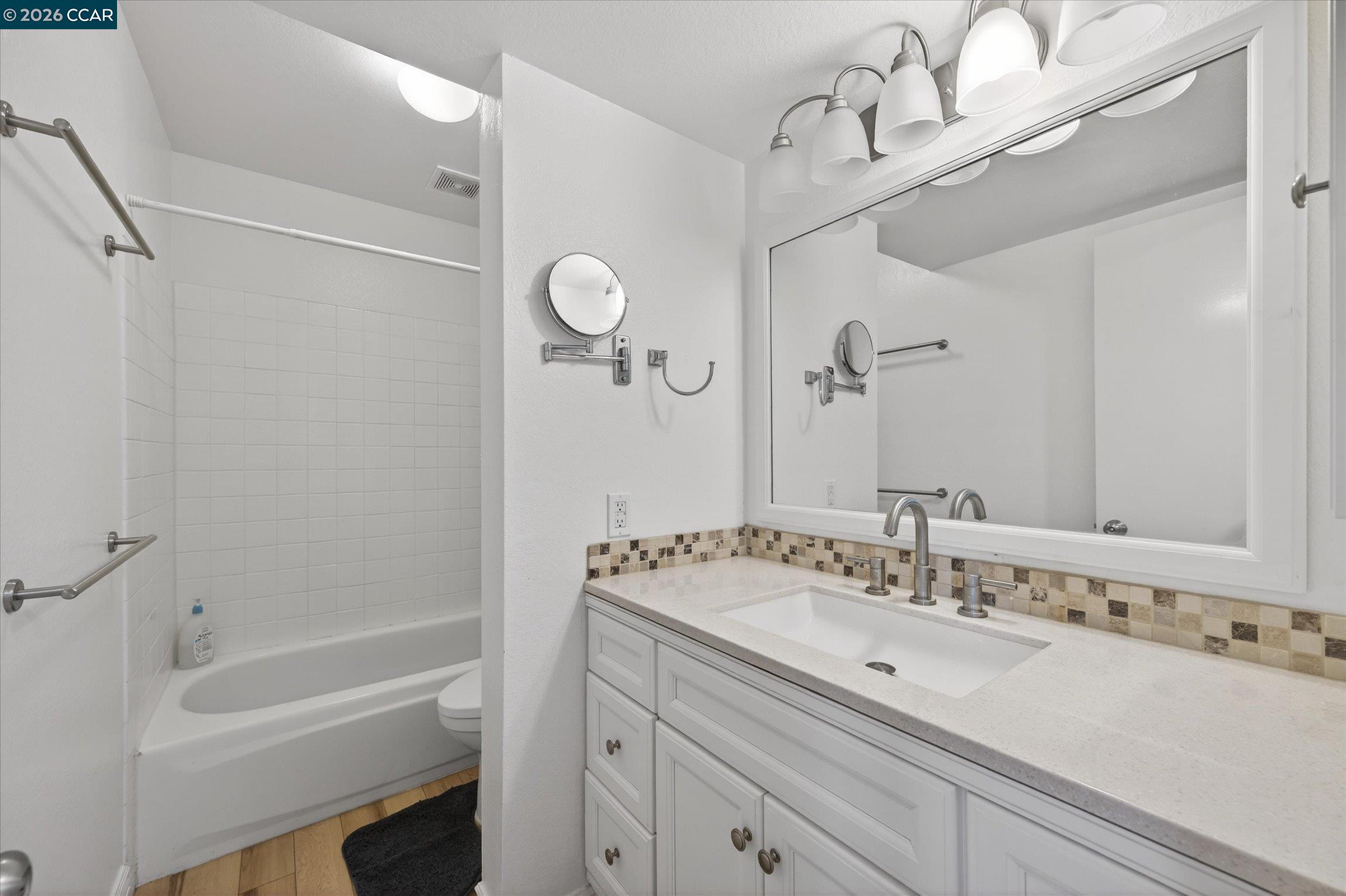 Photo #25: 41127659 Listing: Photo #25