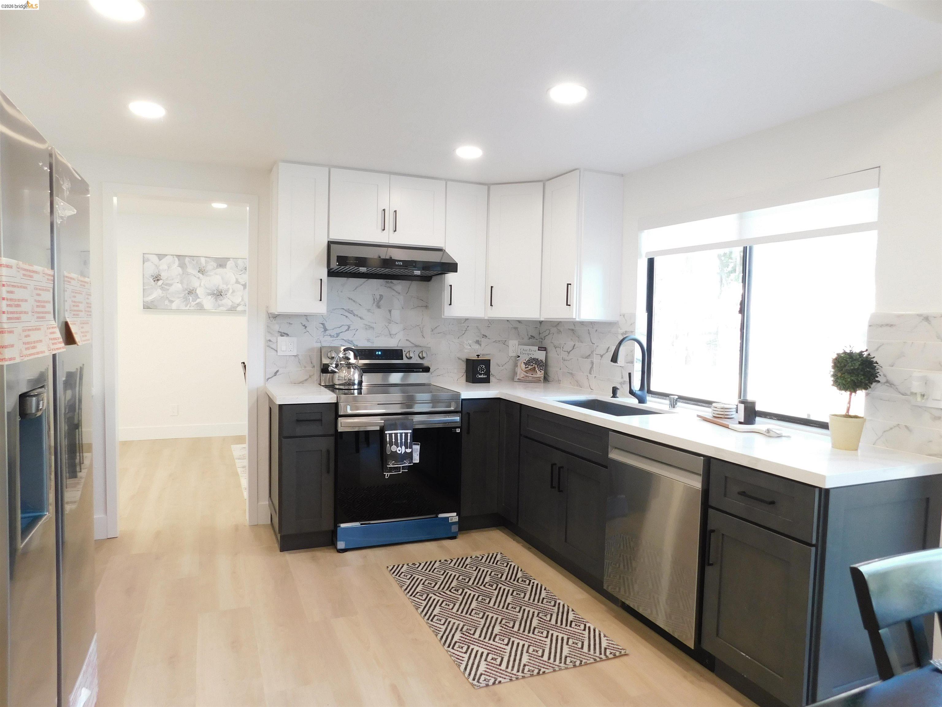 Detail Gallery Image 4 of 35 For 3042 Potrero Way, Fairfield,  CA 94534 - 5 Beds | 2/1 Baths