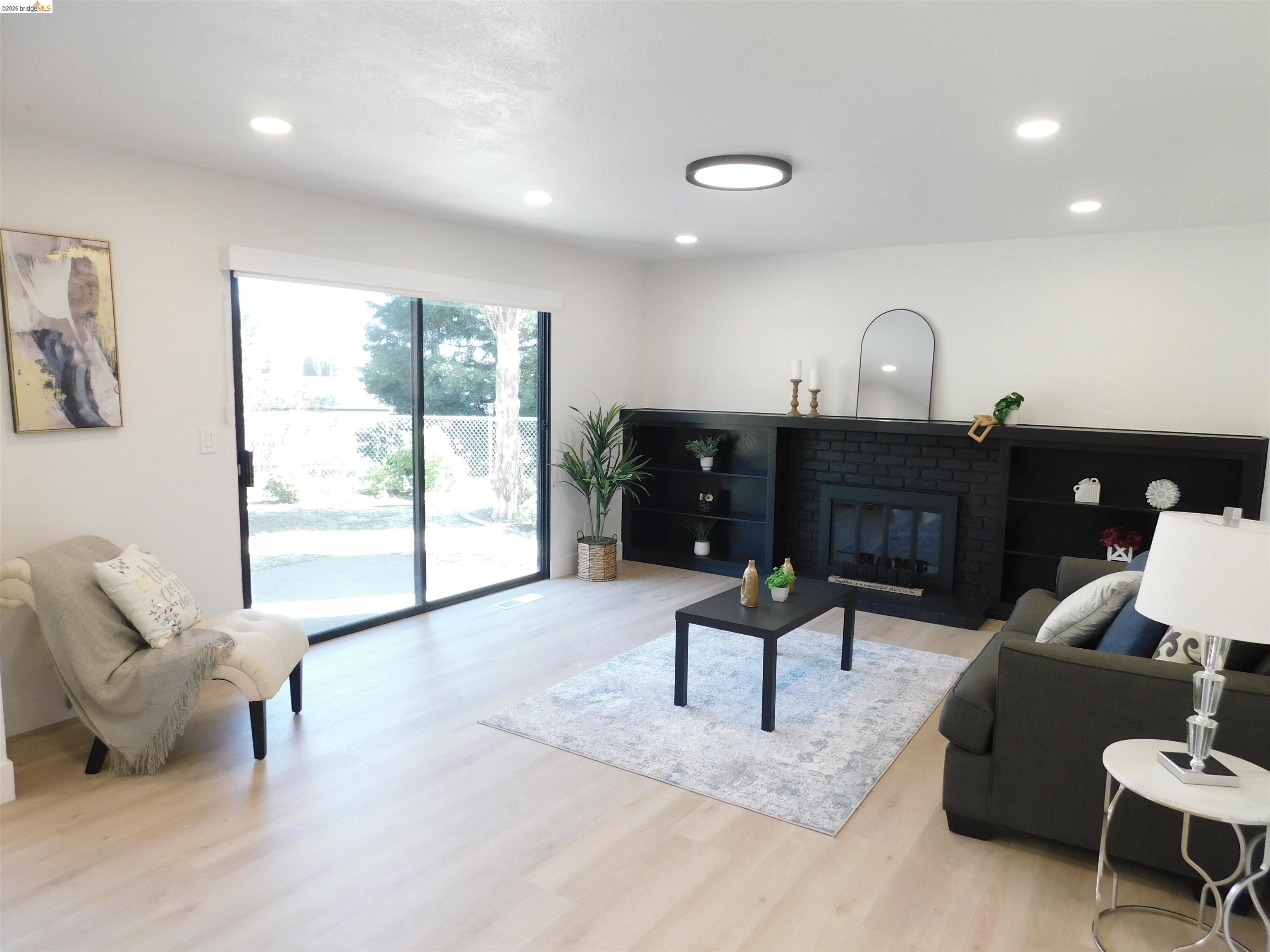 Detail Gallery Image 8 of 35 For 3042 Potrero Way, Fairfield,  CA 94534 - 5 Beds | 2/1 Baths