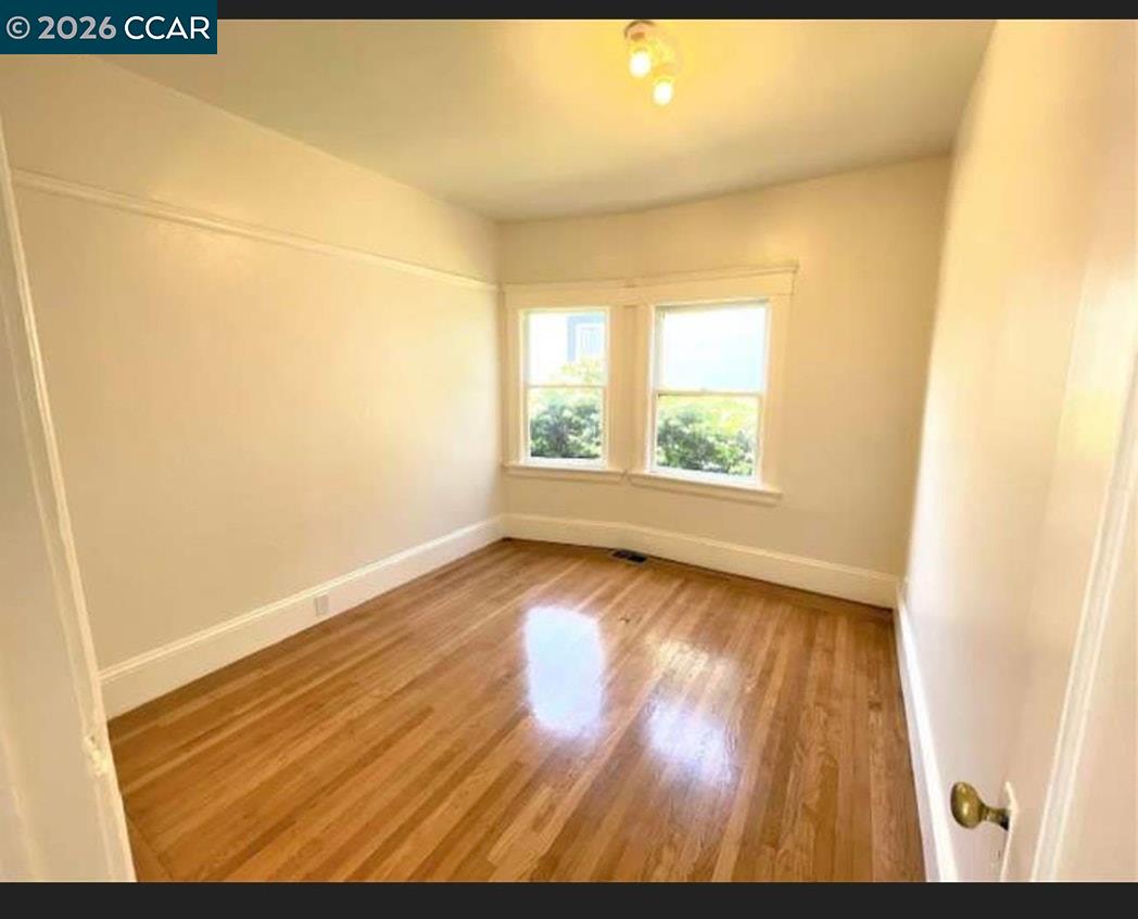 Detail Gallery Image 10 of 11 For Magnolia St, Oakland,  CA 94608 - 5 Beds | 2 Baths