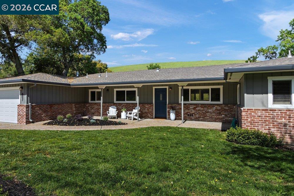 Detail Gallery Image 2 of 43 For 607 Rheem Blvd, Moraga,  CA 94556 - 3 Beds | 3 Baths