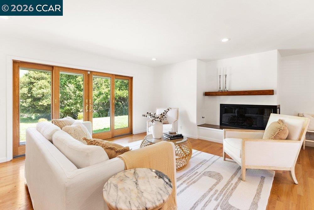 Detail Gallery Image 18 of 43 For 607 Rheem Blvd, Moraga,  CA 94556 - 3 Beds | 3 Baths