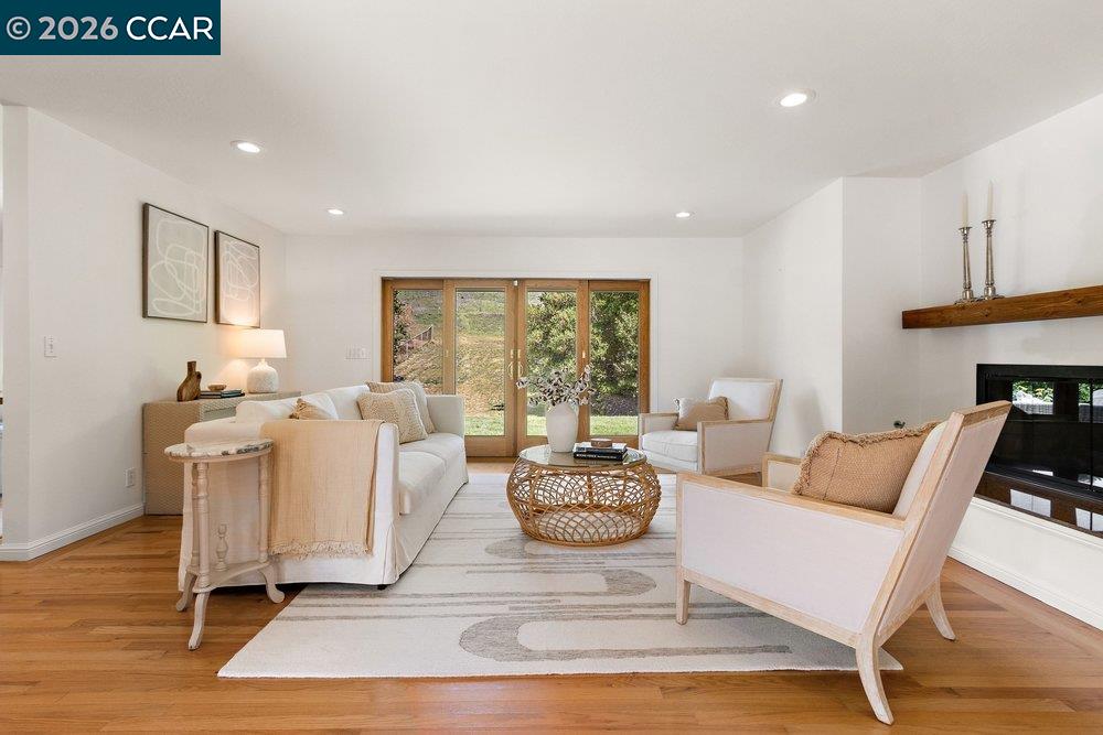 Detail Gallery Image 19 of 43 For 607 Rheem Blvd, Moraga,  CA 94556 - 3 Beds | 3 Baths