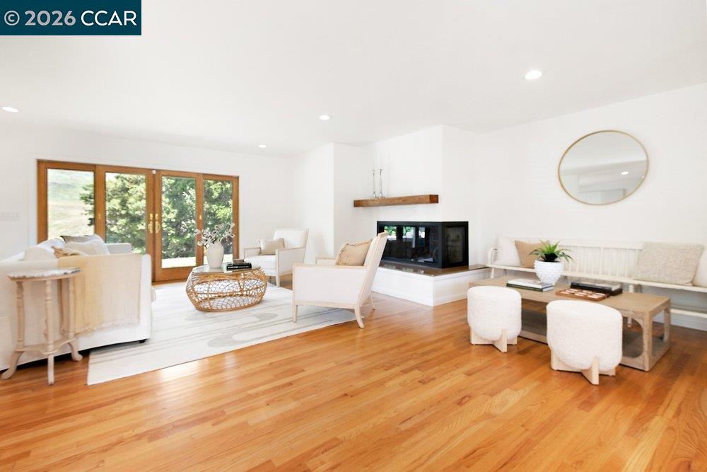 Detail Gallery Image 21 of 43 For 607 Rheem Blvd, Moraga,  CA 94556 - 3 Beds | 3 Baths