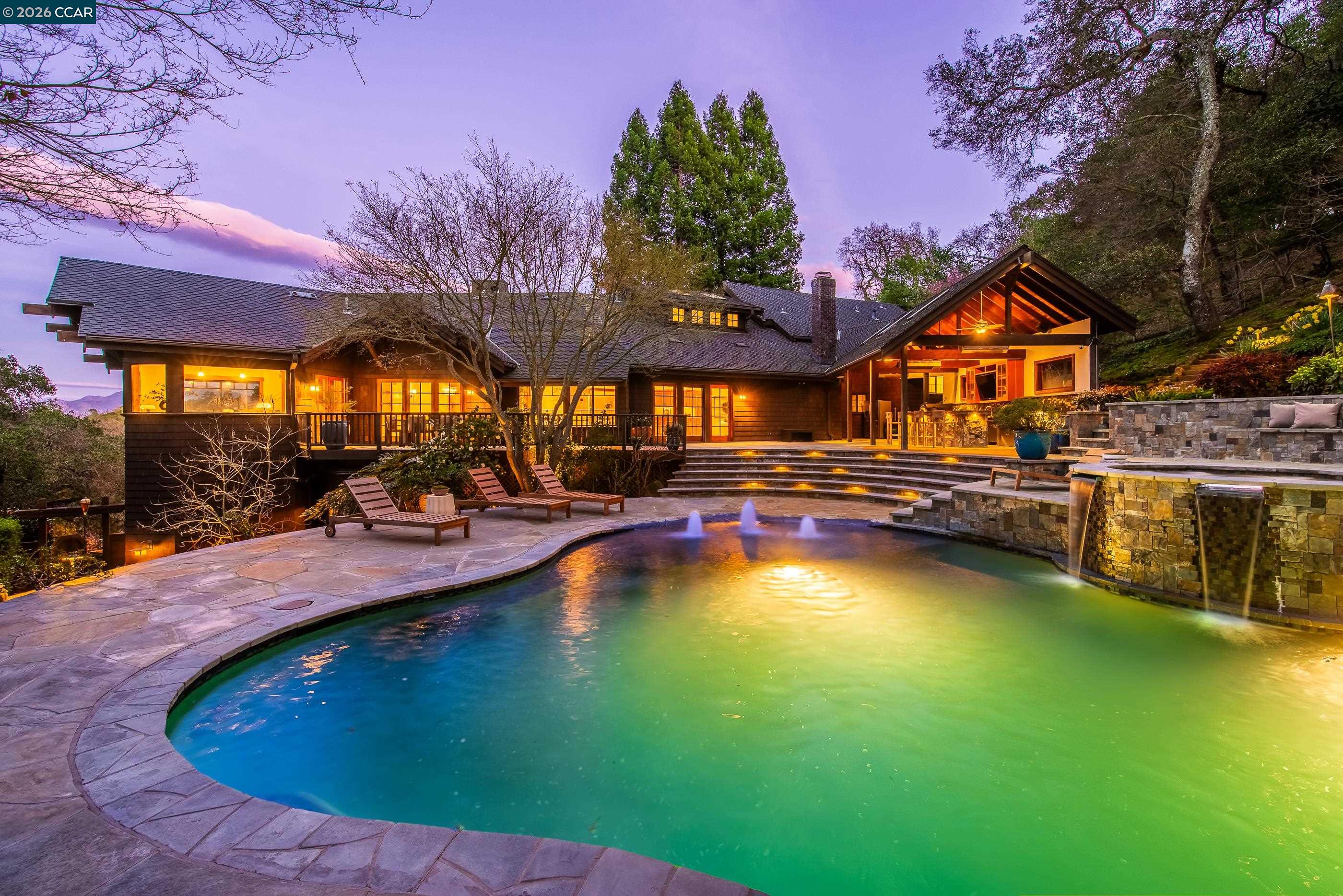 Detail Gallery Image 2 of 60 For 1 Scenic Lane, Lafayette,  CA 94549 - 4 Beds | 3 Baths