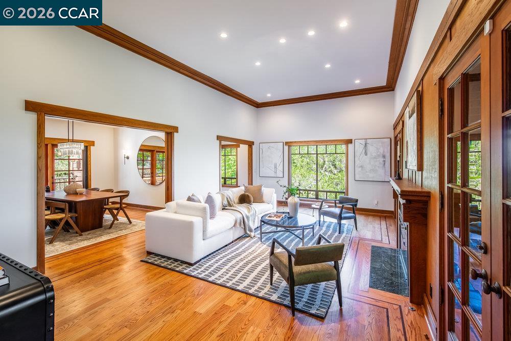 Detail Gallery Image 11 of 60 For 1 Scenic Lane, Lafayette,  CA 94549 - 4 Beds | 3 Baths