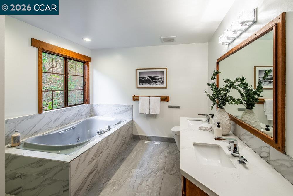 Detail Gallery Image 20 of 60 For 1 Scenic Lane, Lafayette,  CA 94549 - 4 Beds | 3 Baths