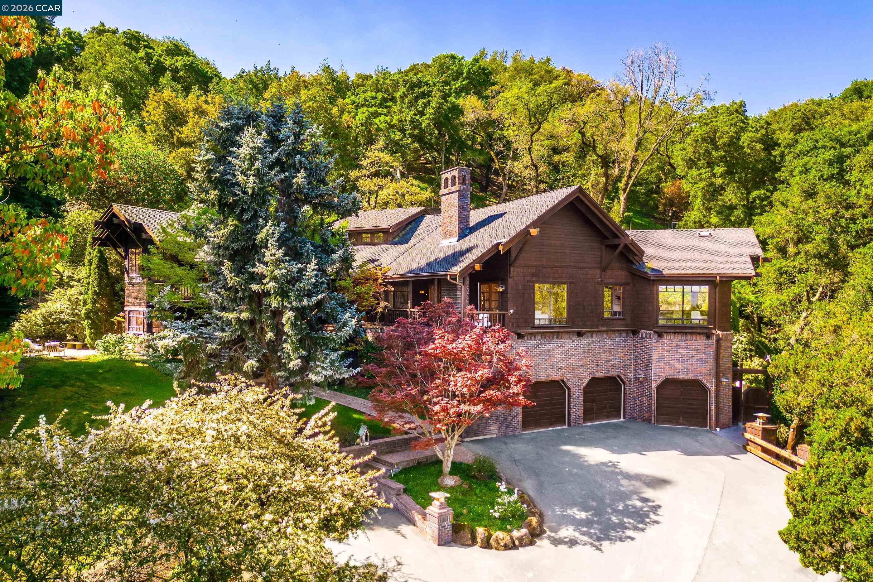 Detail Gallery Image 4 of 60 For 1 Scenic Lane, Lafayette,  CA 94549 - 4 Beds | 3 Baths