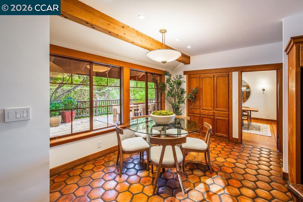 Detail Gallery Image 8 of 60 For 1 Scenic Lane, Lafayette,  CA 94549 - 4 Beds | 3 Baths