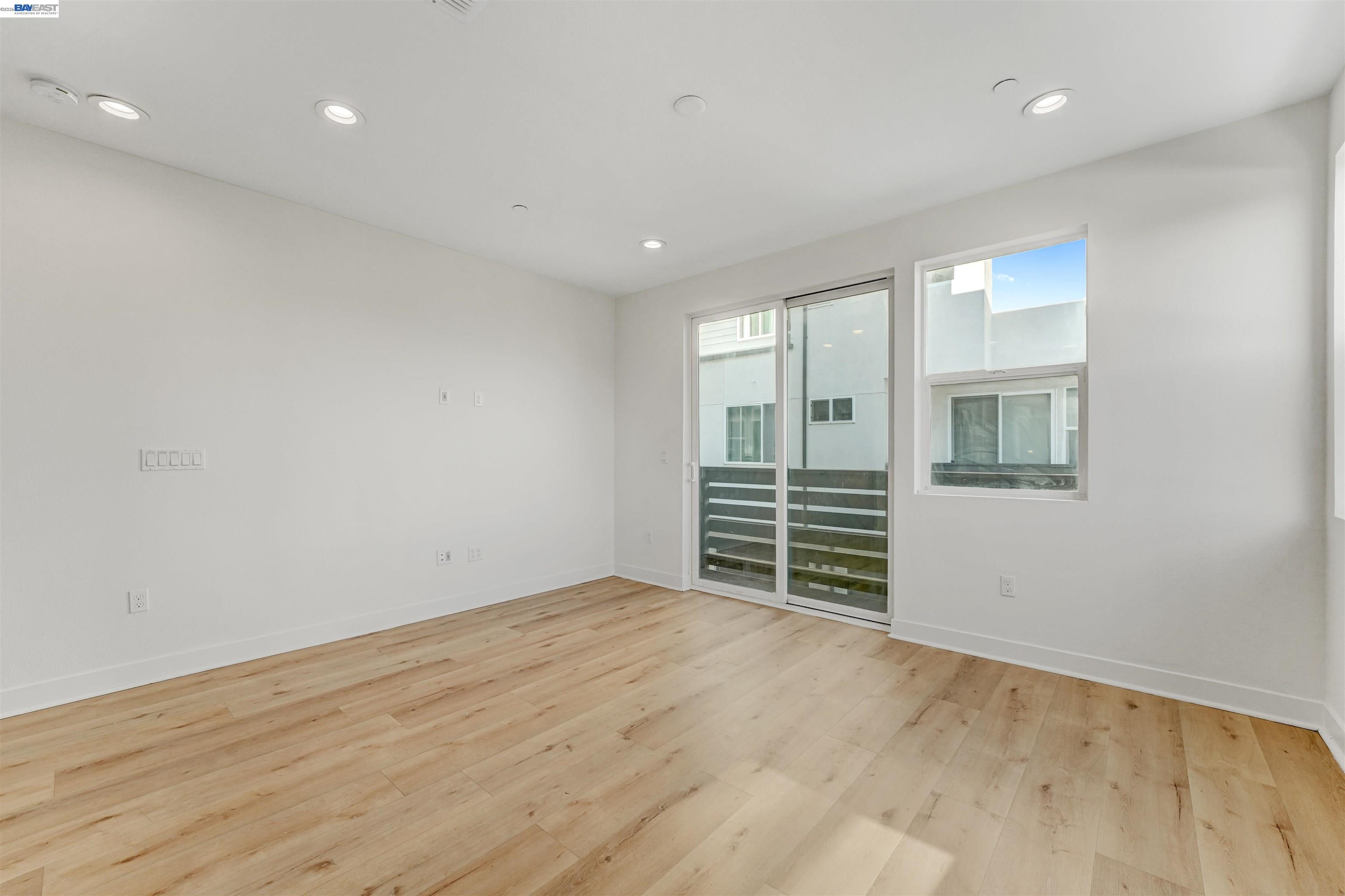 Photo #2: 41127674 Listing: Photo #2