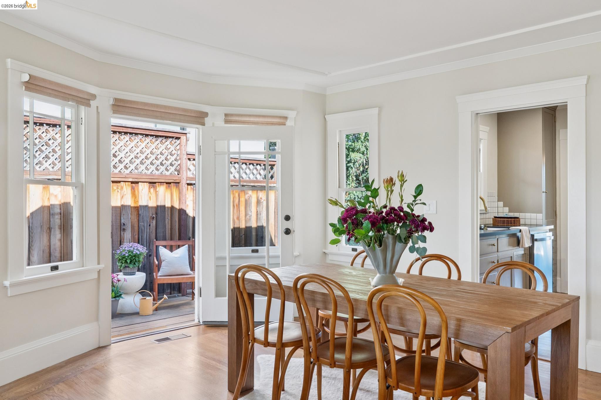 Detail Gallery Image 11 of 60 For 3862 Lyman Rd, Oakland,  CA 94602 - 3 Beds | 1 Baths