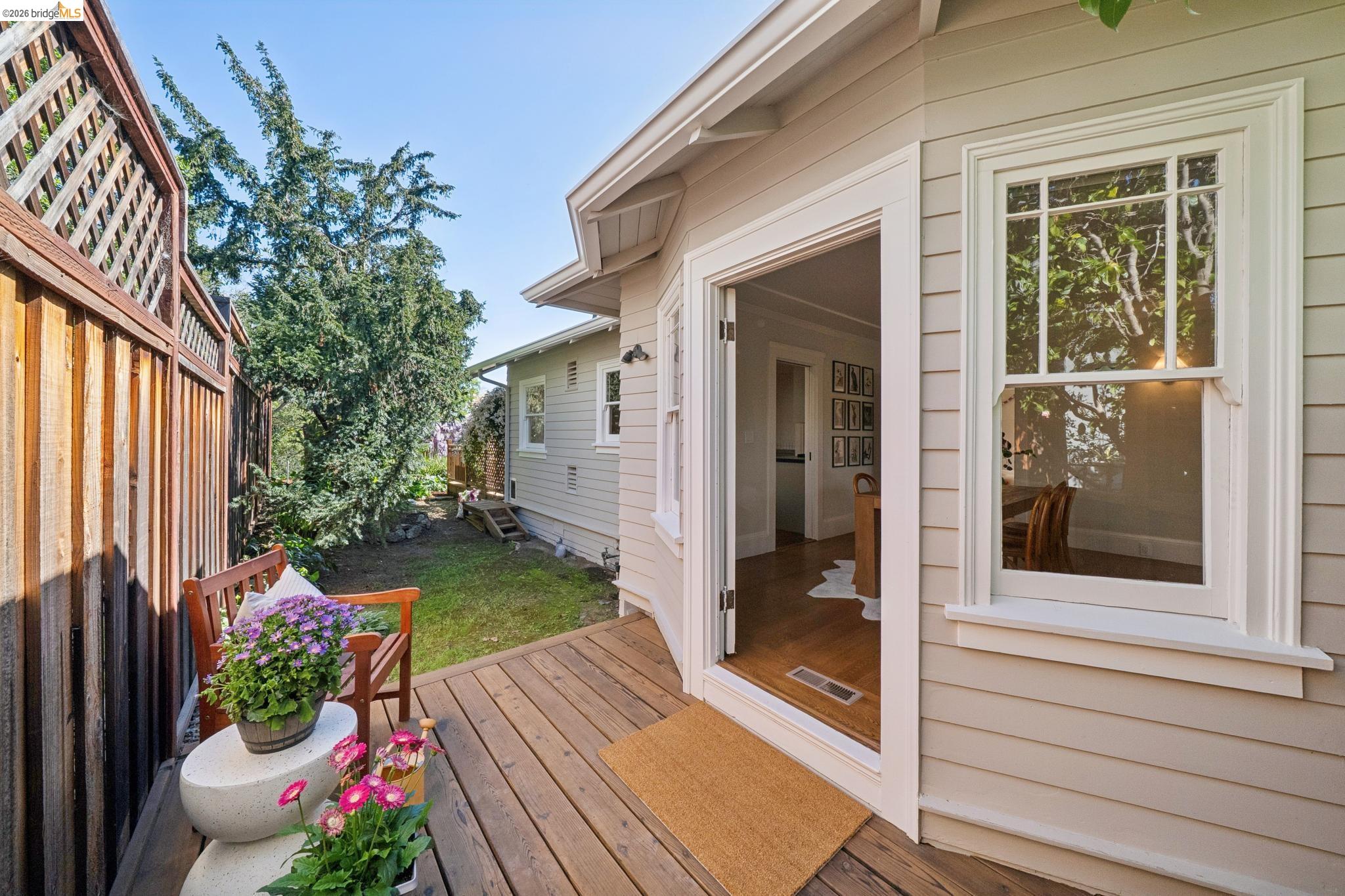 Detail Gallery Image 12 of 60 For 3862 Lyman Rd, Oakland,  CA 94602 - 3 Beds | 1 Baths