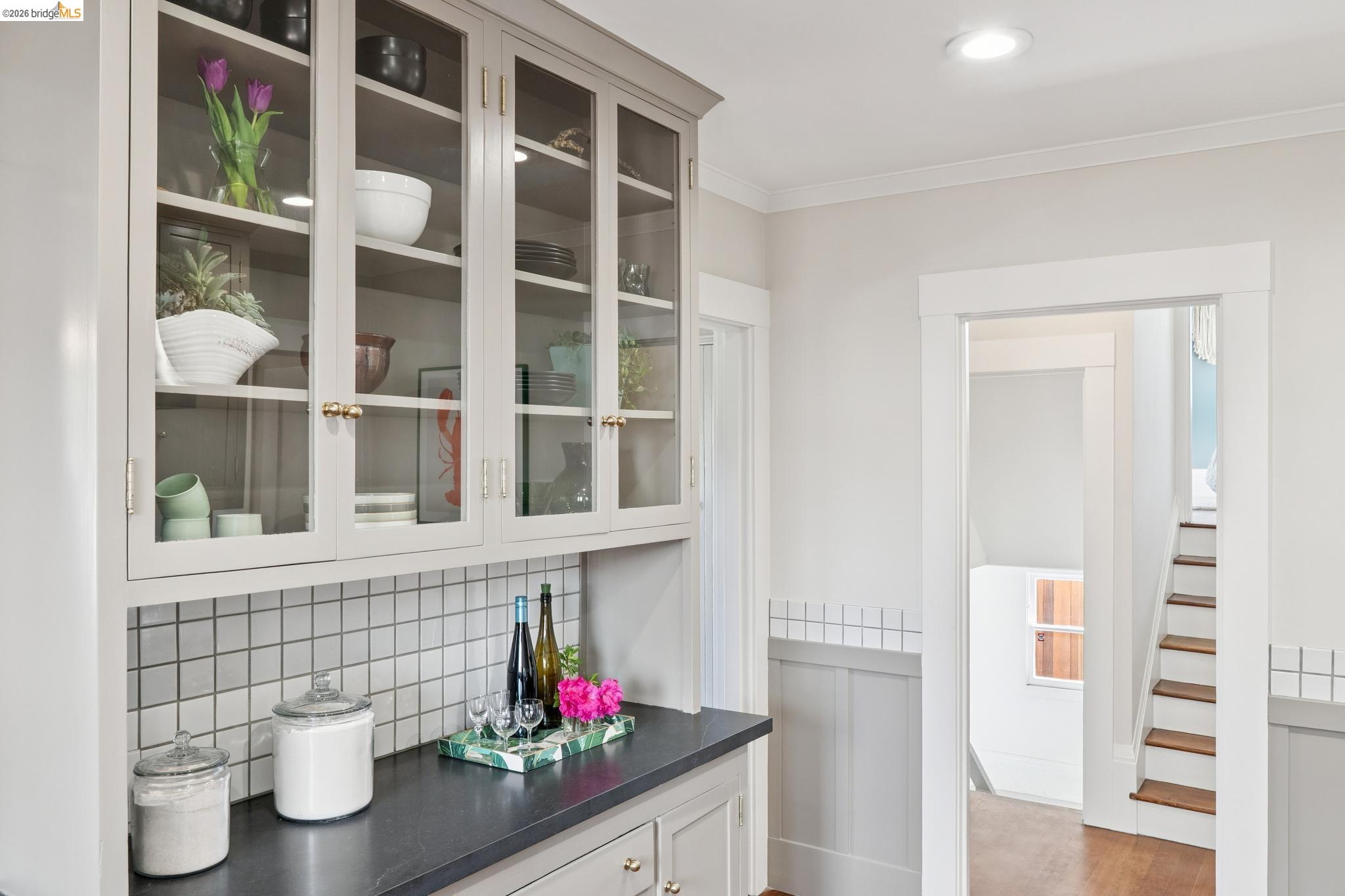 Detail Gallery Image 16 of 60 For 3862 Lyman Rd, Oakland,  CA 94602 - 3 Beds | 1 Baths