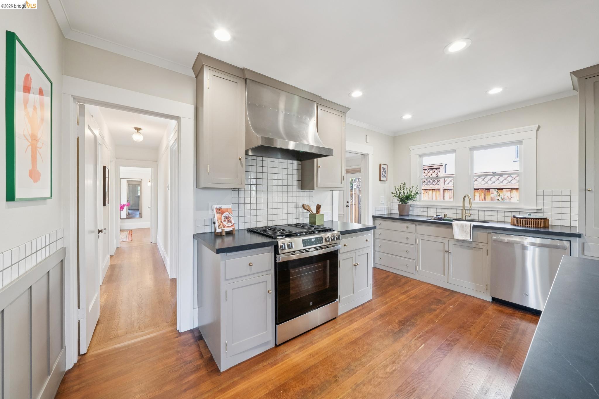 Detail Gallery Image 18 of 60 For 3862 Lyman Rd, Oakland,  CA 94602 - 3 Beds | 1 Baths