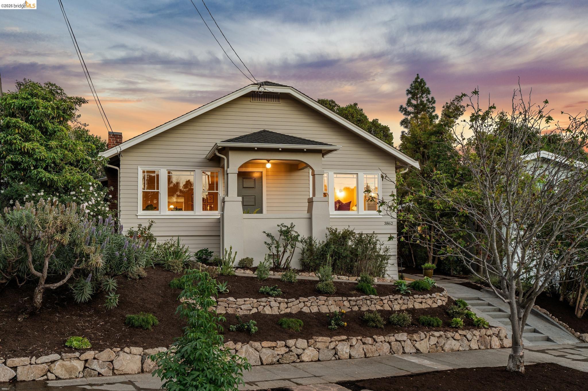 Detail Gallery Image 3 of 60 For 3862 Lyman Rd, Oakland,  CA 94602 - 3 Beds | 1 Baths