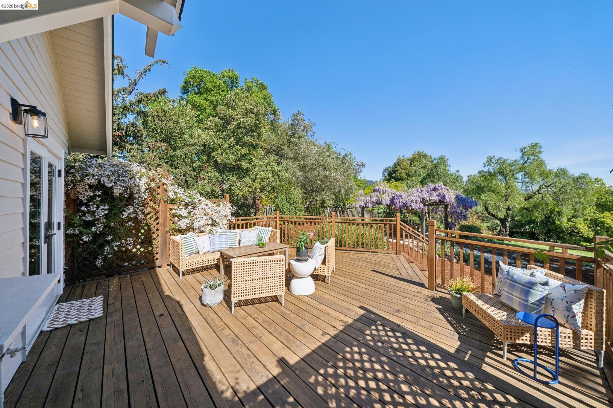 Detail Gallery Image 21 of 60 For 3862 Lyman Rd, Oakland,  CA 94602 - 3 Beds | 1 Baths