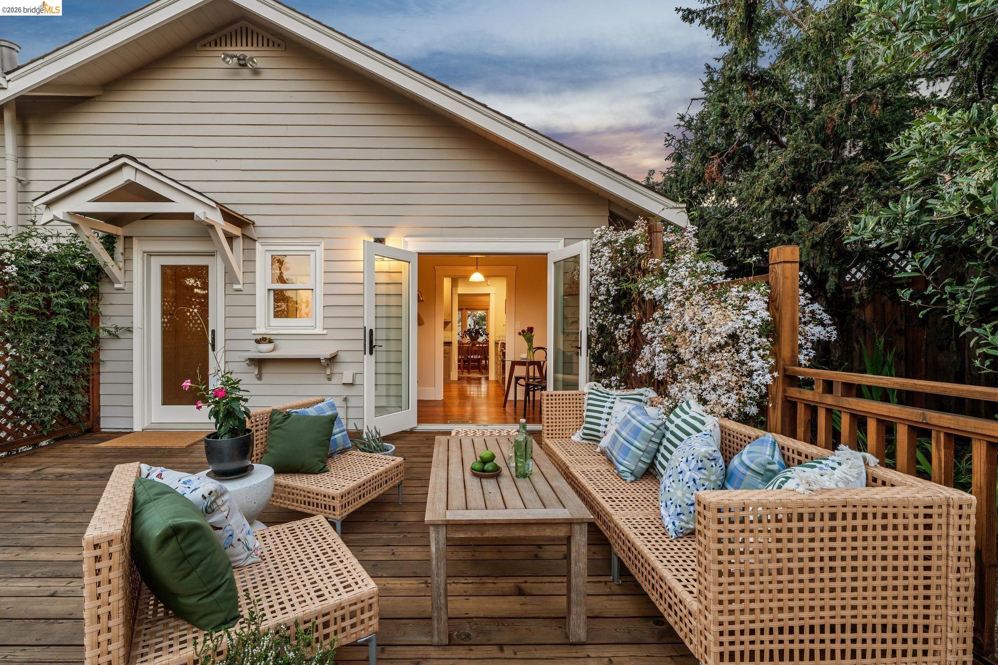 Detail Gallery Image 22 of 60 For 3862 Lyman Rd, Oakland,  CA 94602 - 3 Beds | 1 Baths