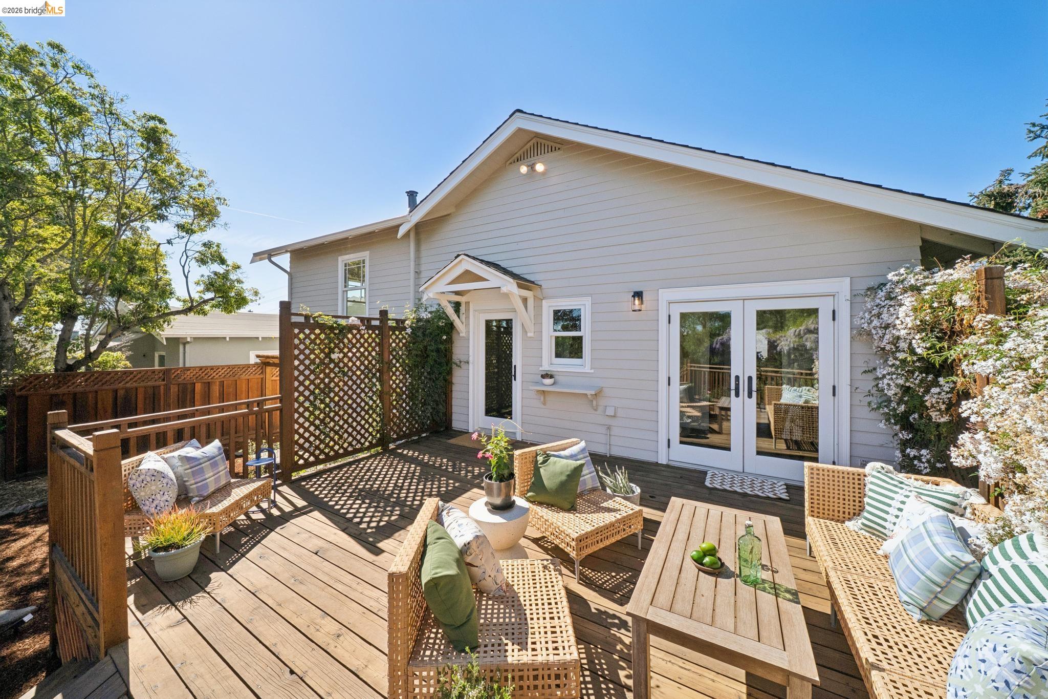 Detail Gallery Image 38 of 60 For 3862 Lyman Rd, Oakland,  CA 94602 - 3 Beds | 1 Baths