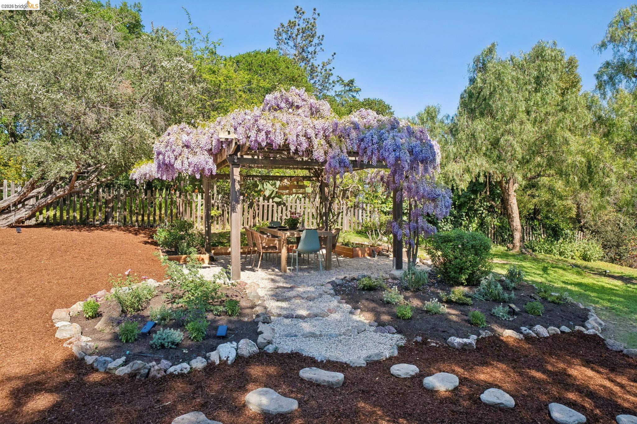 Detail Gallery Image 40 of 60 For 3862 Lyman Rd, Oakland,  CA 94602 - 3 Beds | 1 Baths