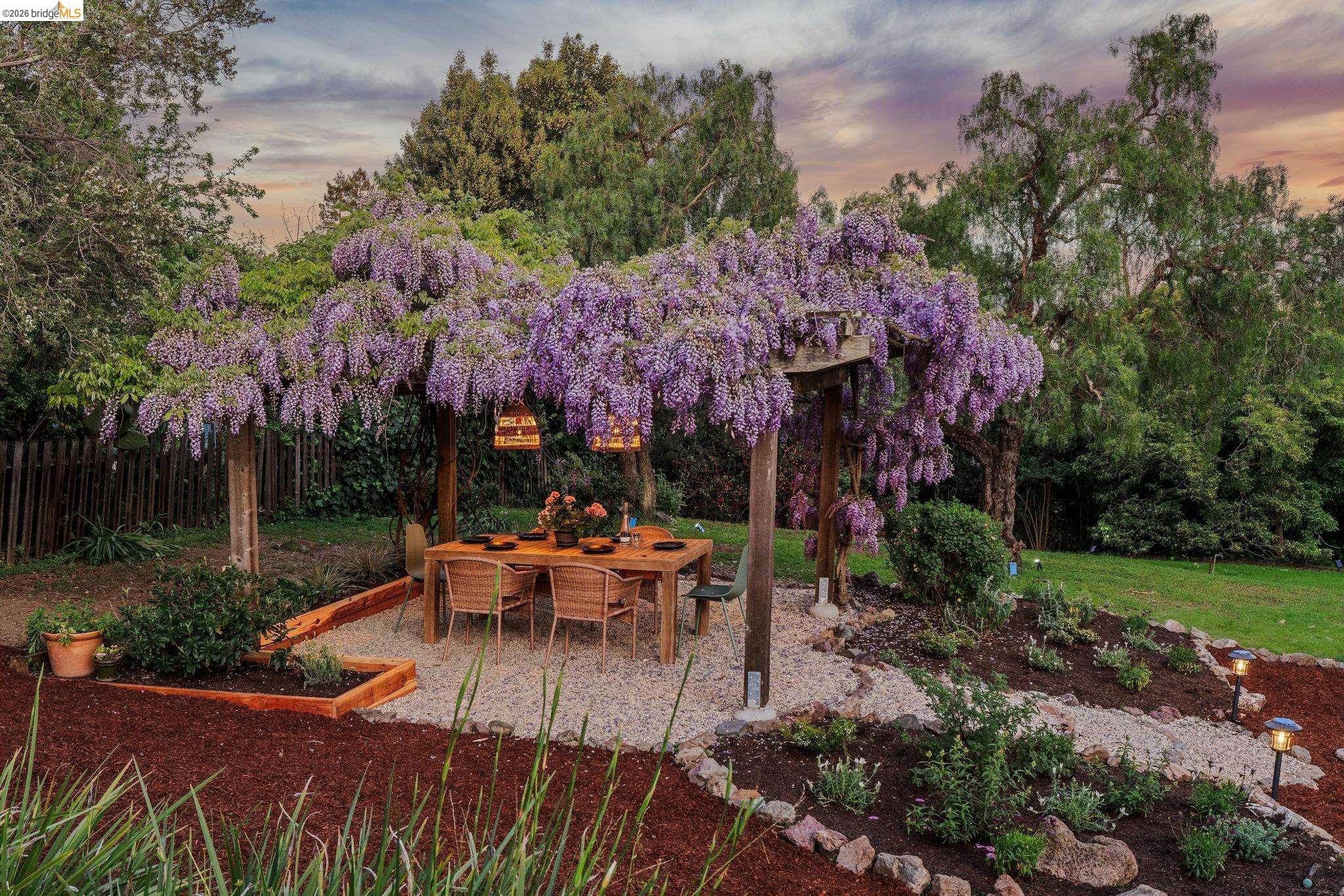 Detail Gallery Image 43 of 60 For 3862 Lyman Rd, Oakland,  CA 94602 - 3 Beds | 1 Baths