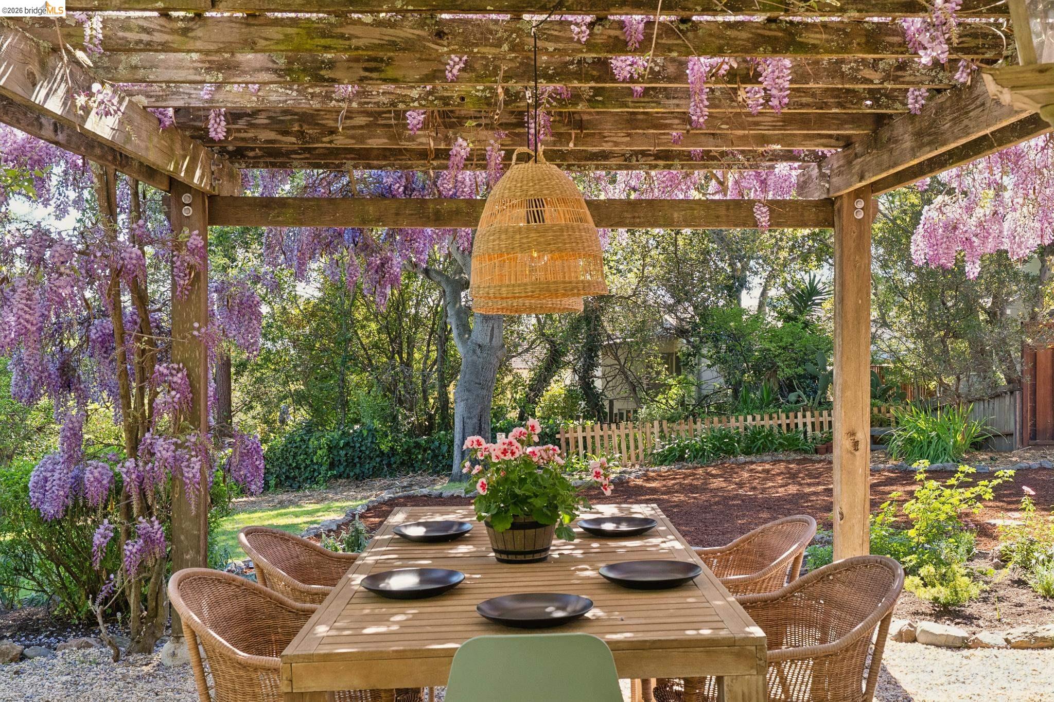 Detail Gallery Image 46 of 60 For 3862 Lyman Rd, Oakland,  CA 94602 - 3 Beds | 1 Baths