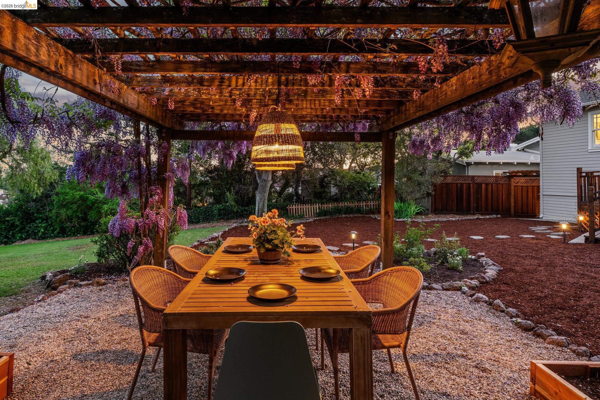 Detail Gallery Image 47 of 60 For 3862 Lyman Rd, Oakland,  CA 94602 - 3 Beds | 1 Baths